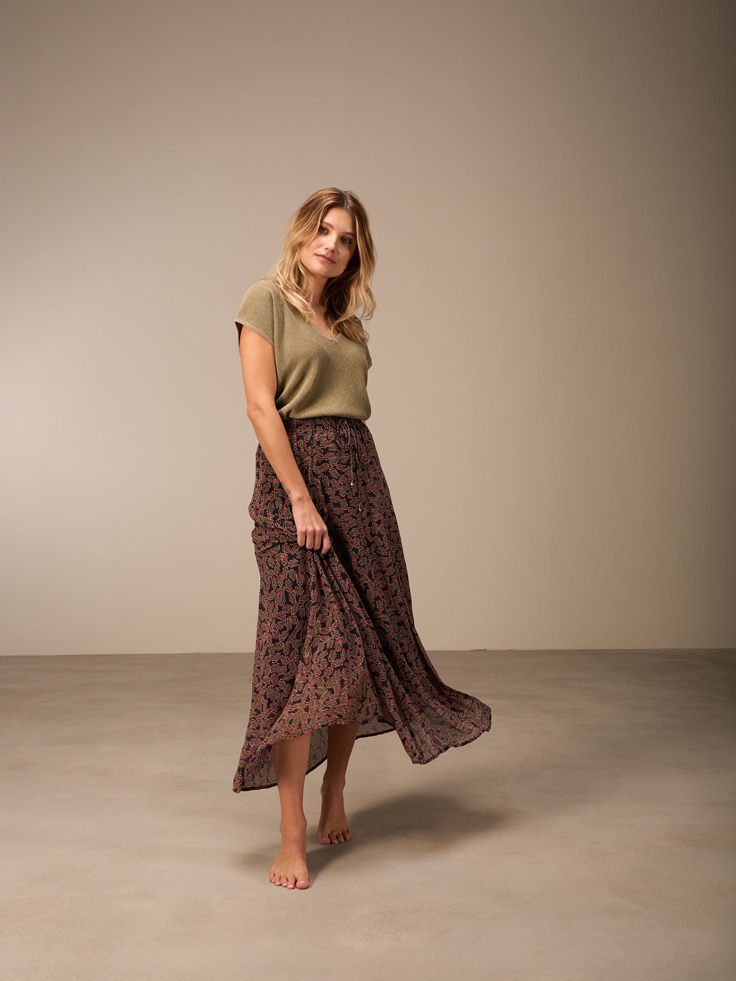 Skirt with elastic waistband