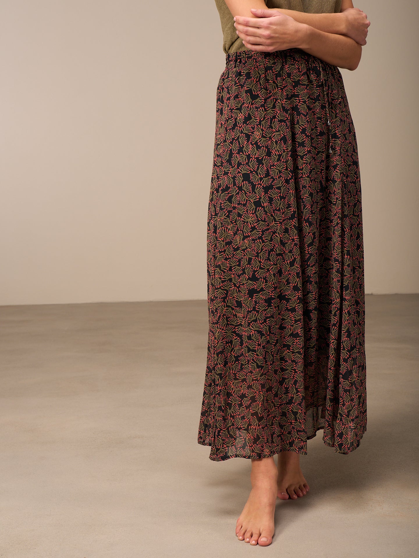 Skirt with elastic waistband