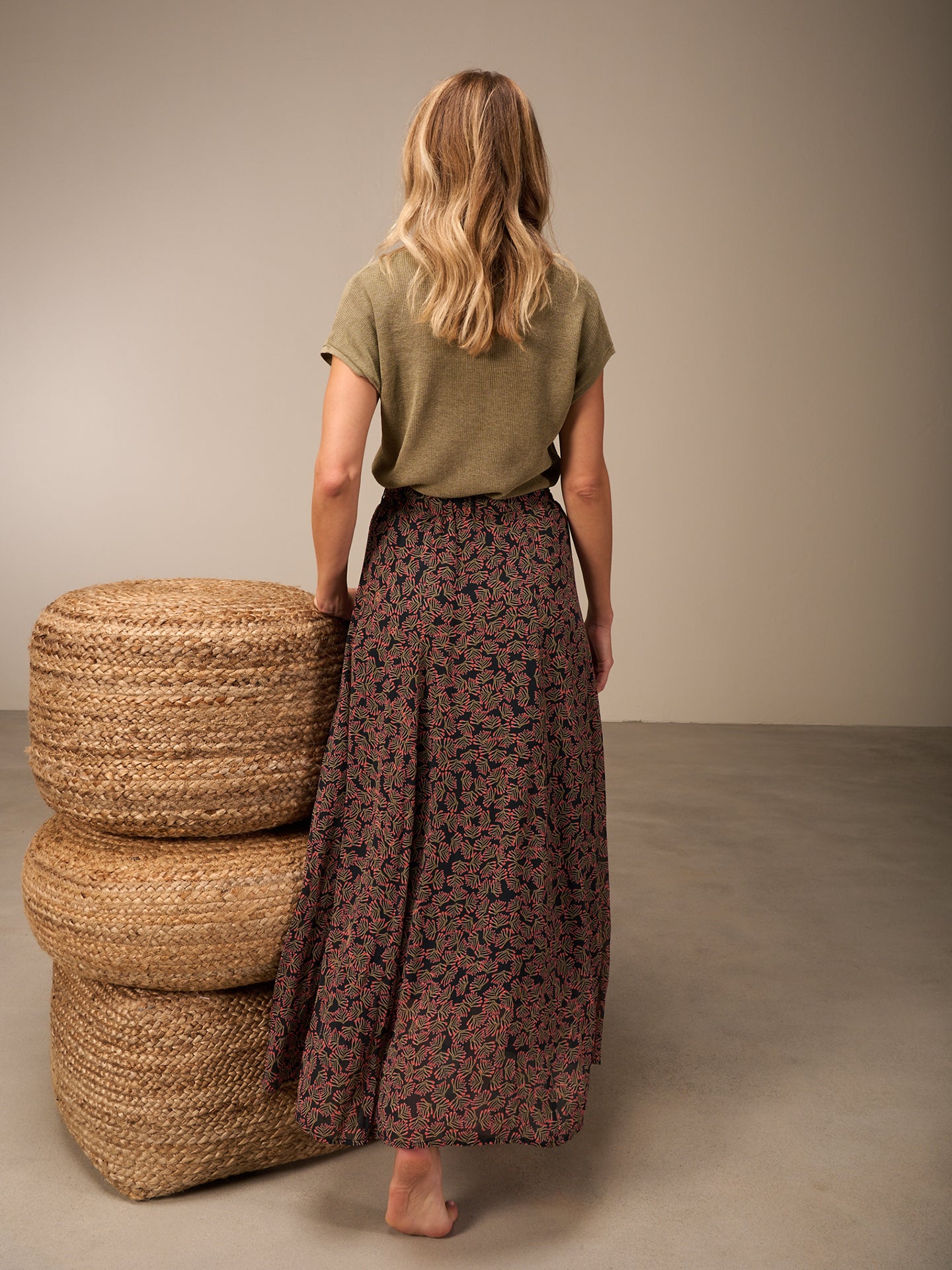 Skirt with elastic waistband