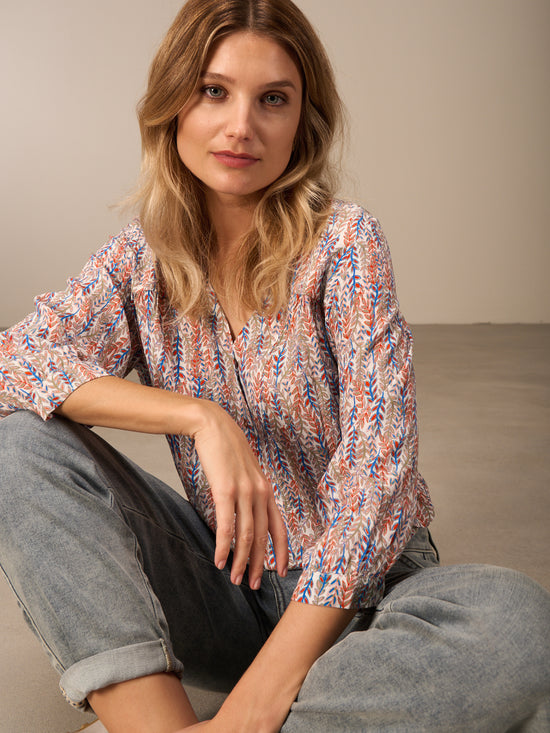 3/4-sleeved blouse