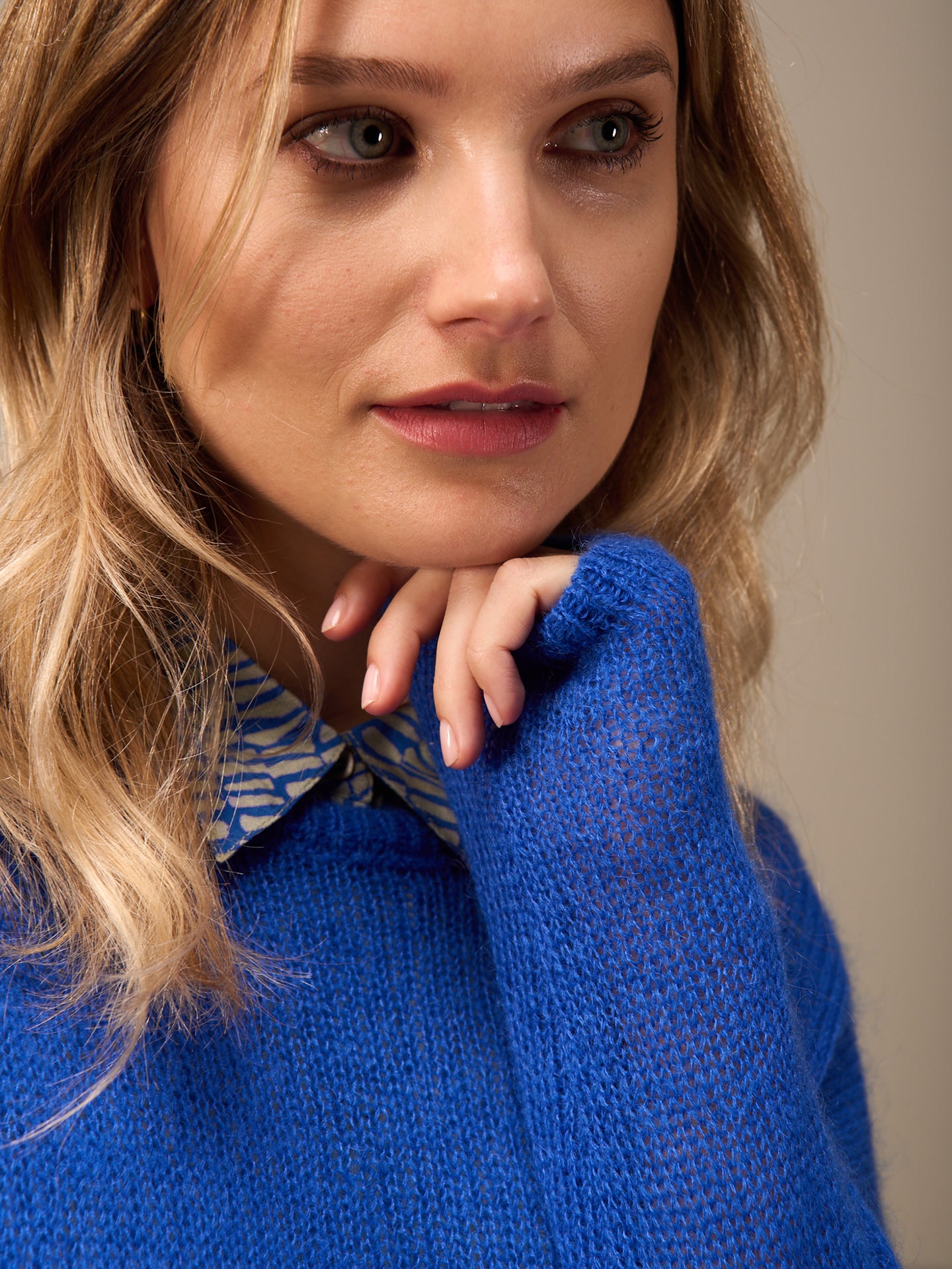 Knitted sweater with wool