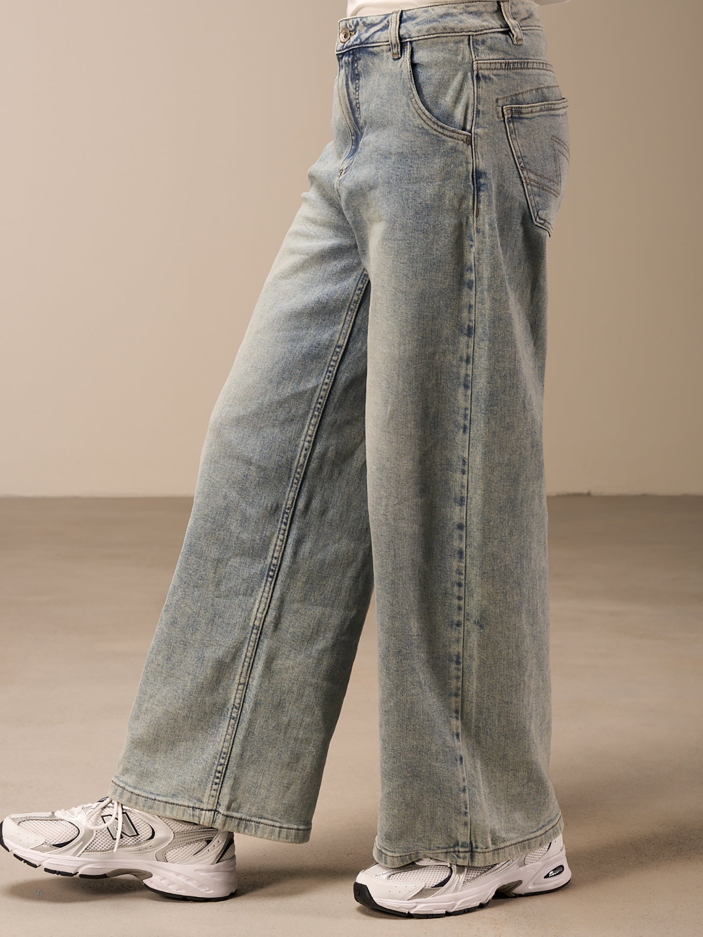 Wide-leg jeans
