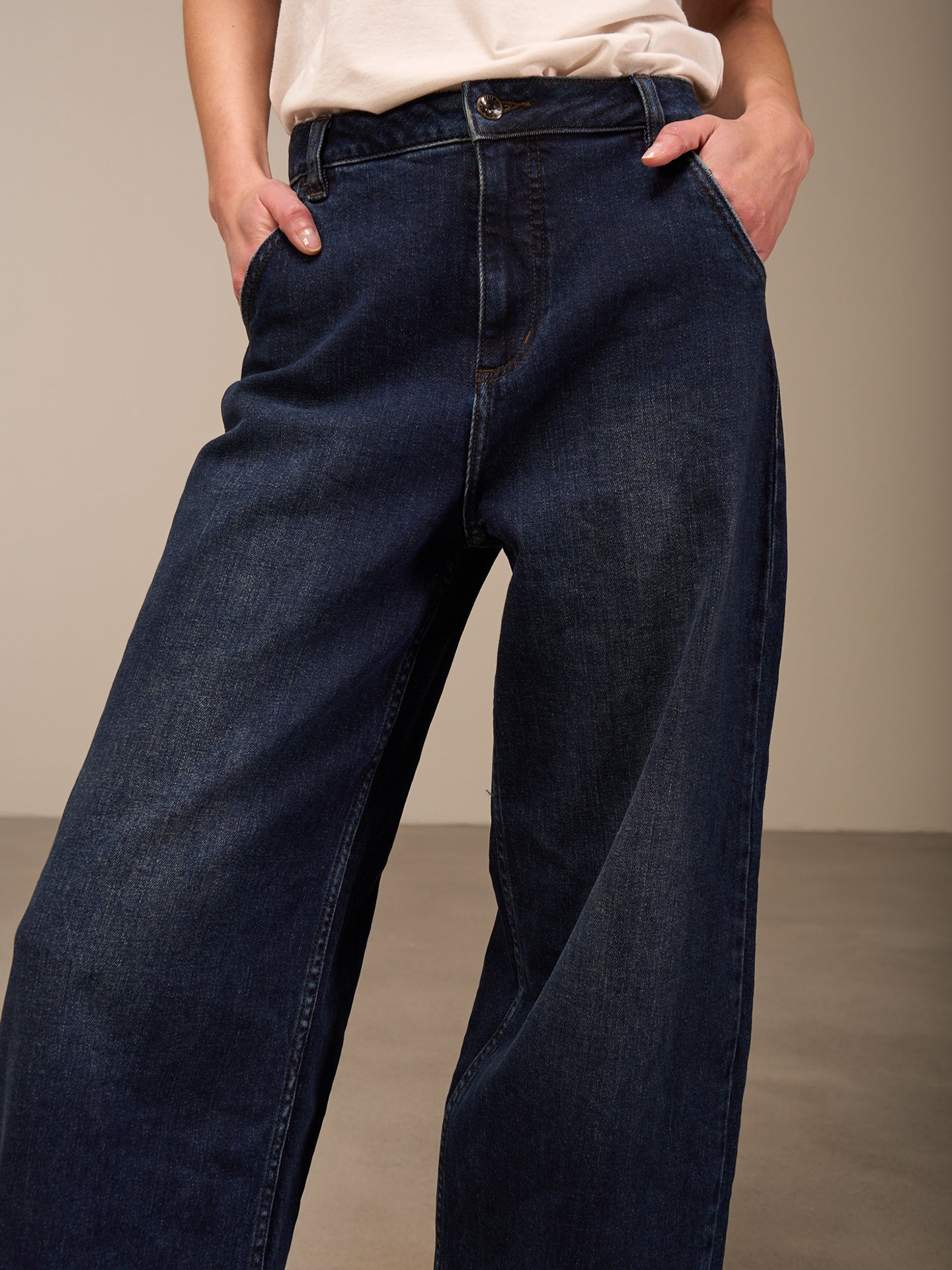 Wide-leg jeans