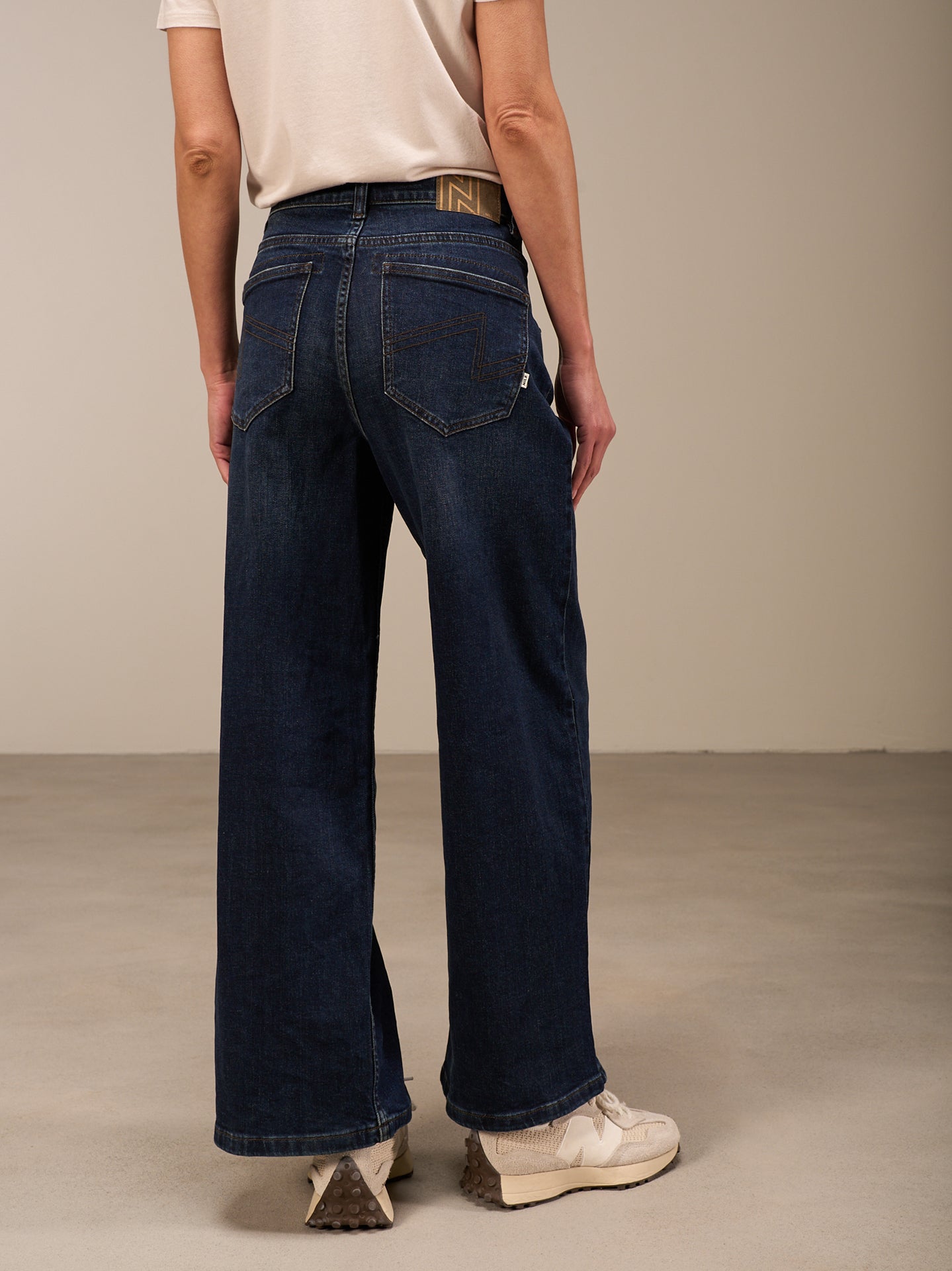 Wide-leg jeans