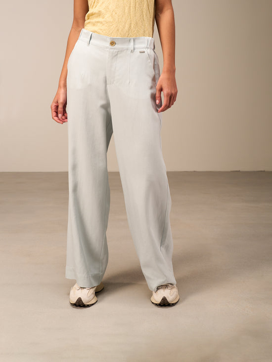 Wide-leg trousers