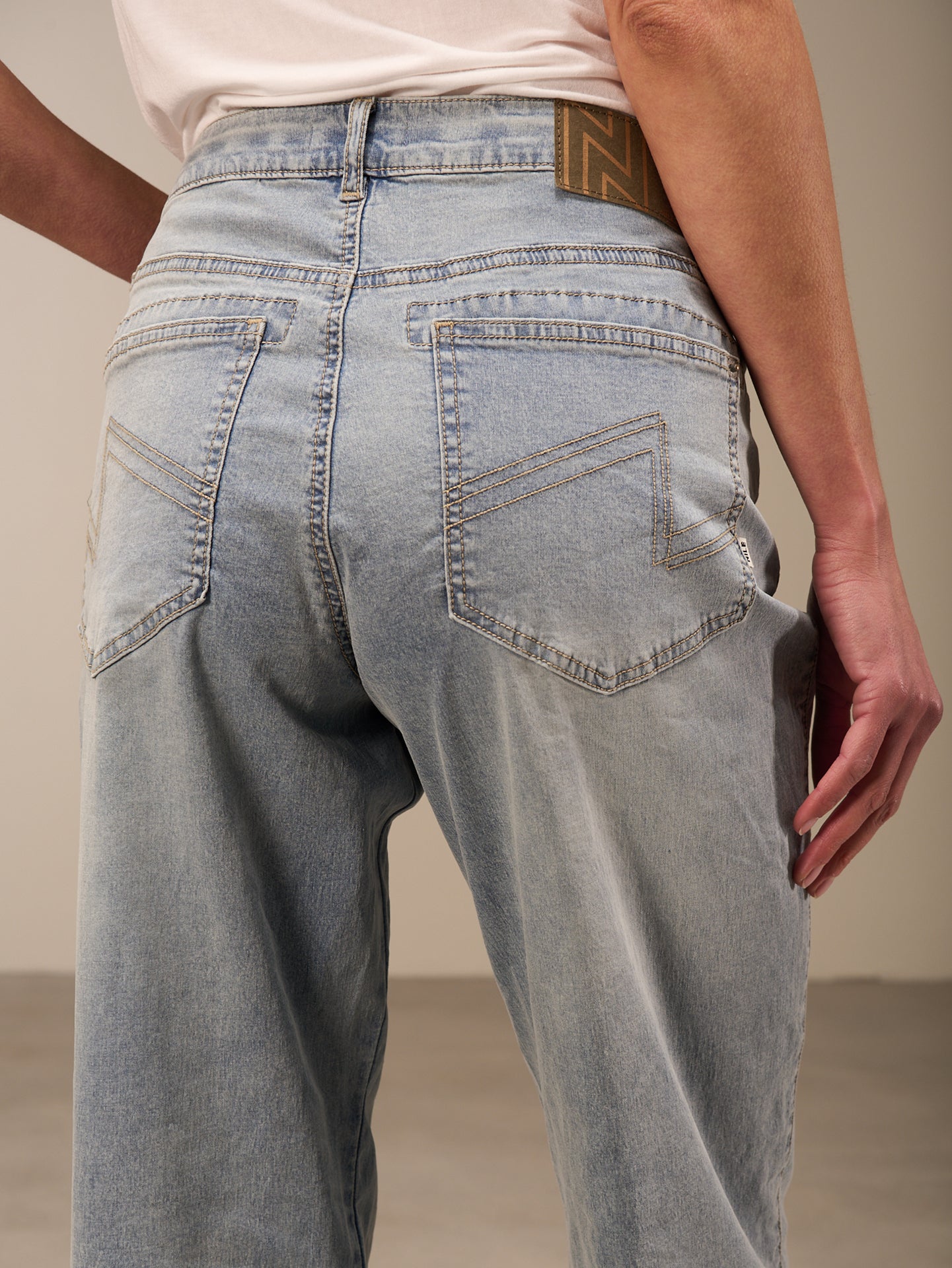 Straight-leg jeans
