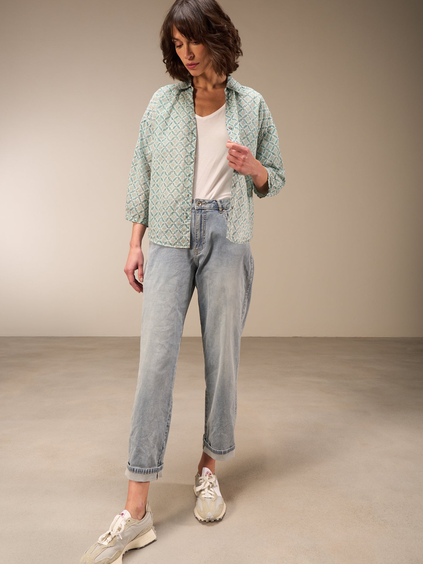 Straight-leg jeans