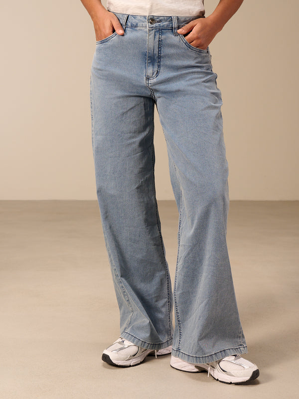 Wide-leg jeans