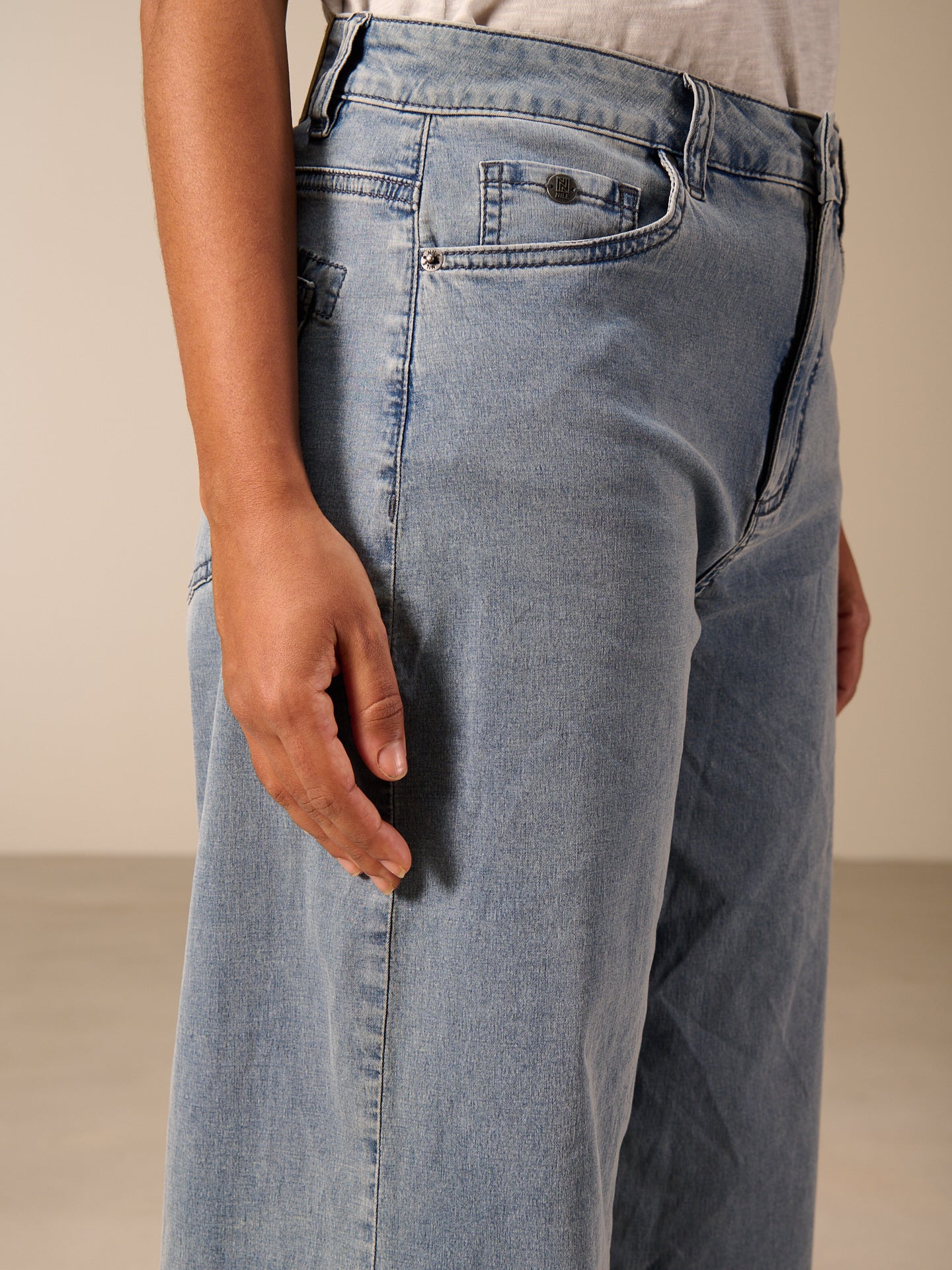 Wide-leg jeans