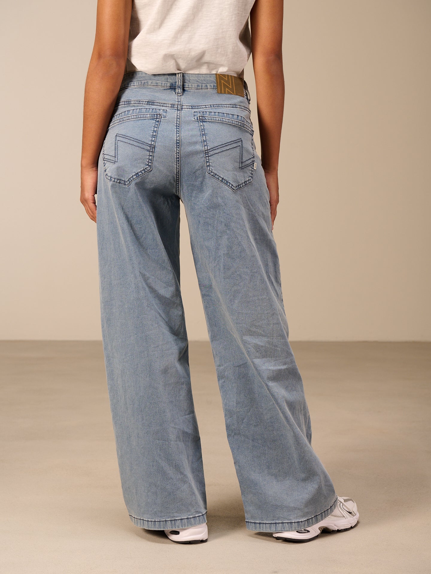 Wide-leg jeans