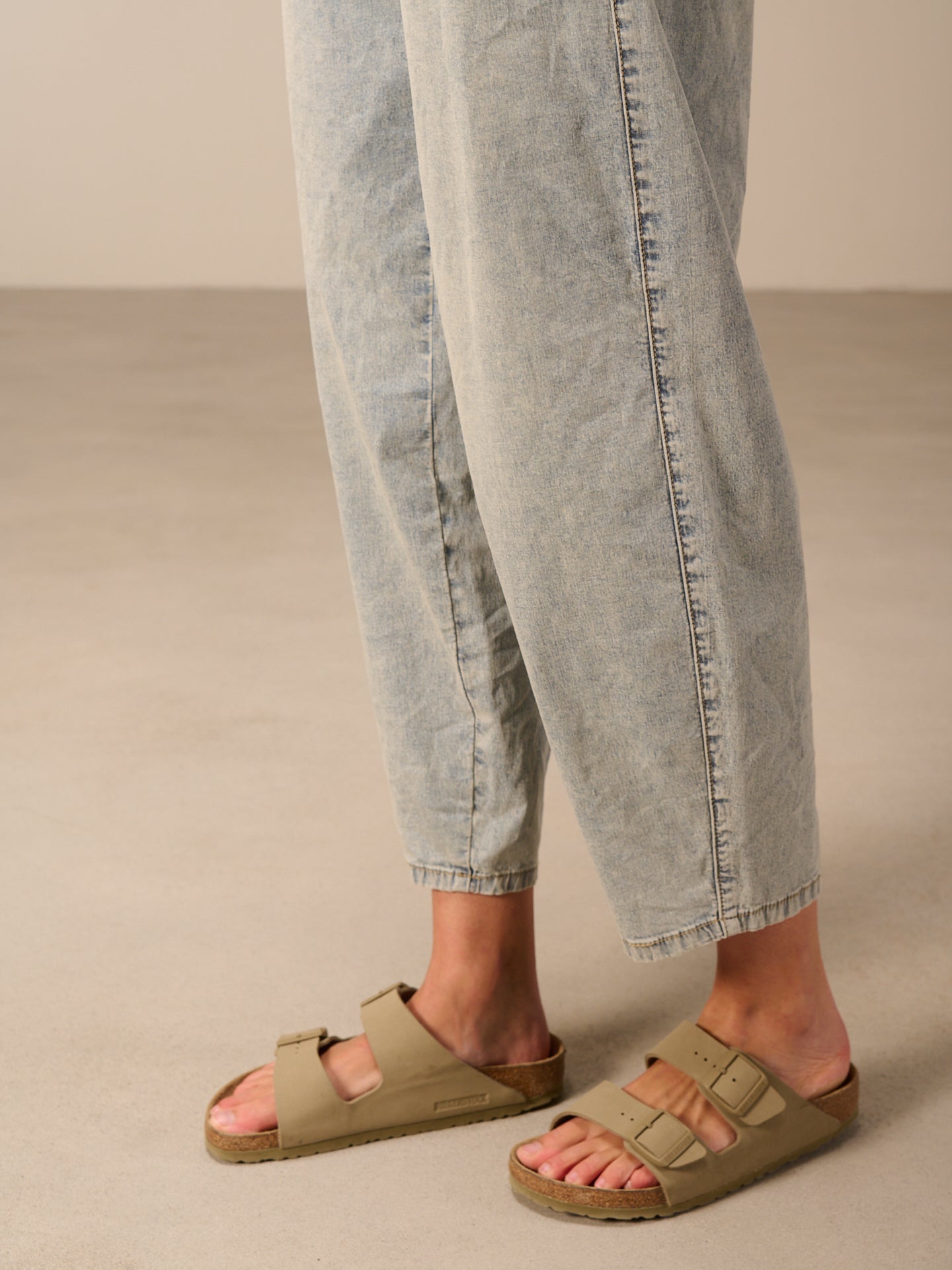 Barrel-leg jeans