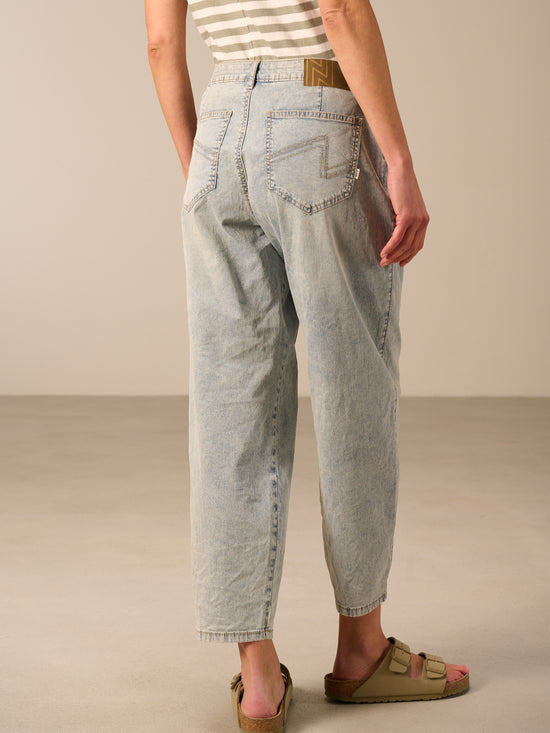 Barrel-leg jeans