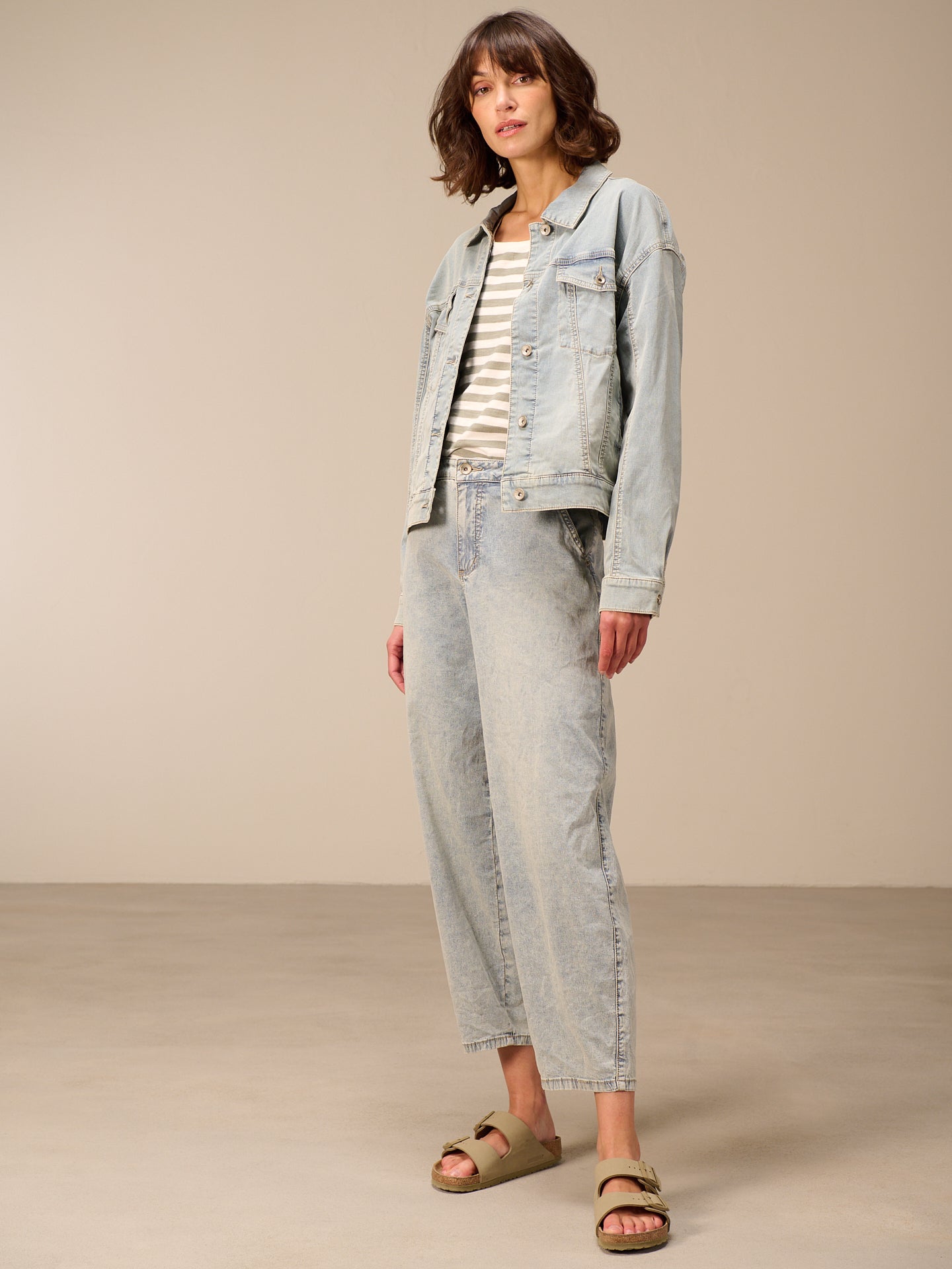 Barrel-leg jeans