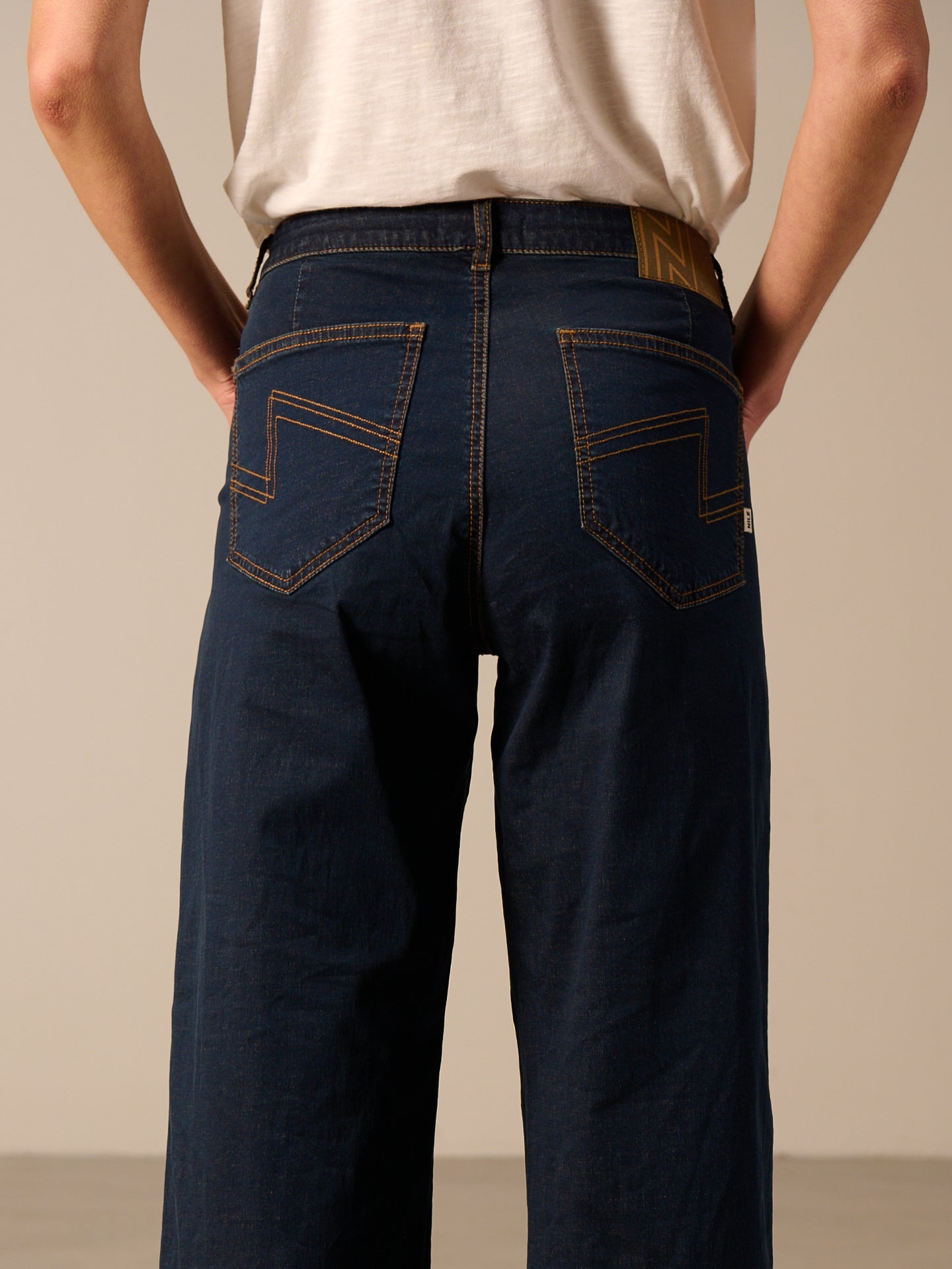 Barrel-leg jeans