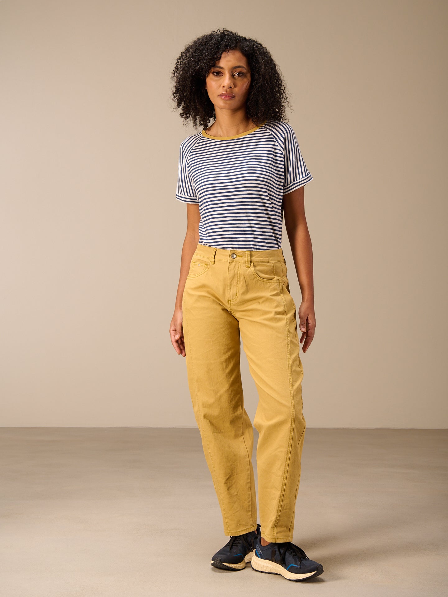 Barrel-leg trousers