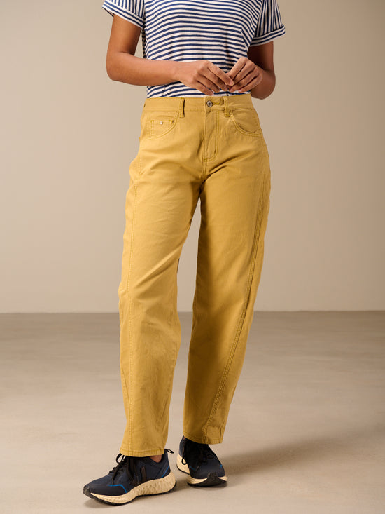 Barrel-leg trousers
