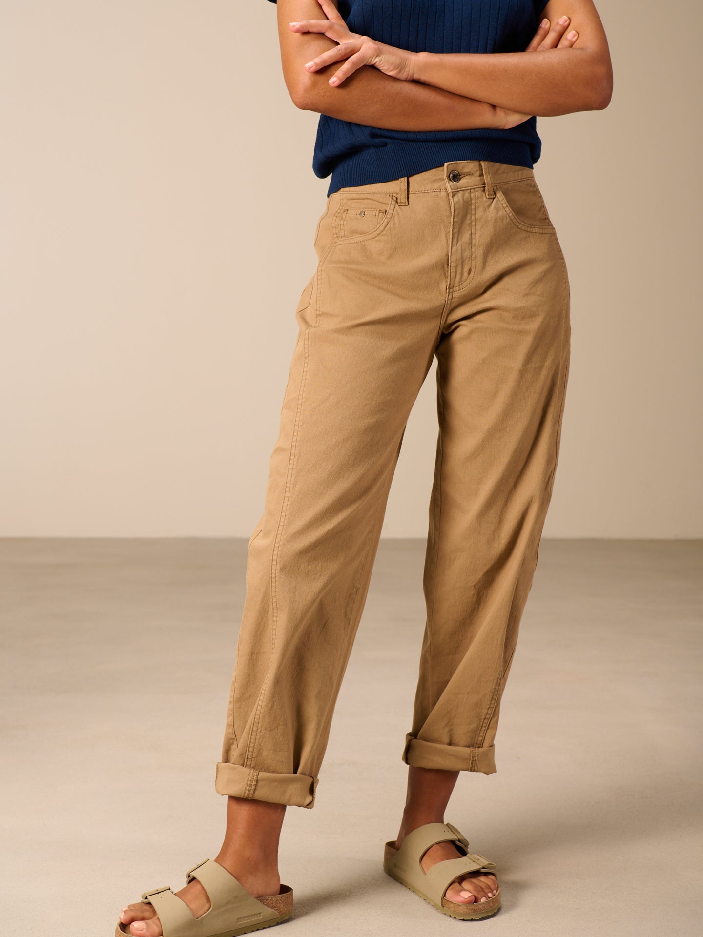 Barrel-leg trousers