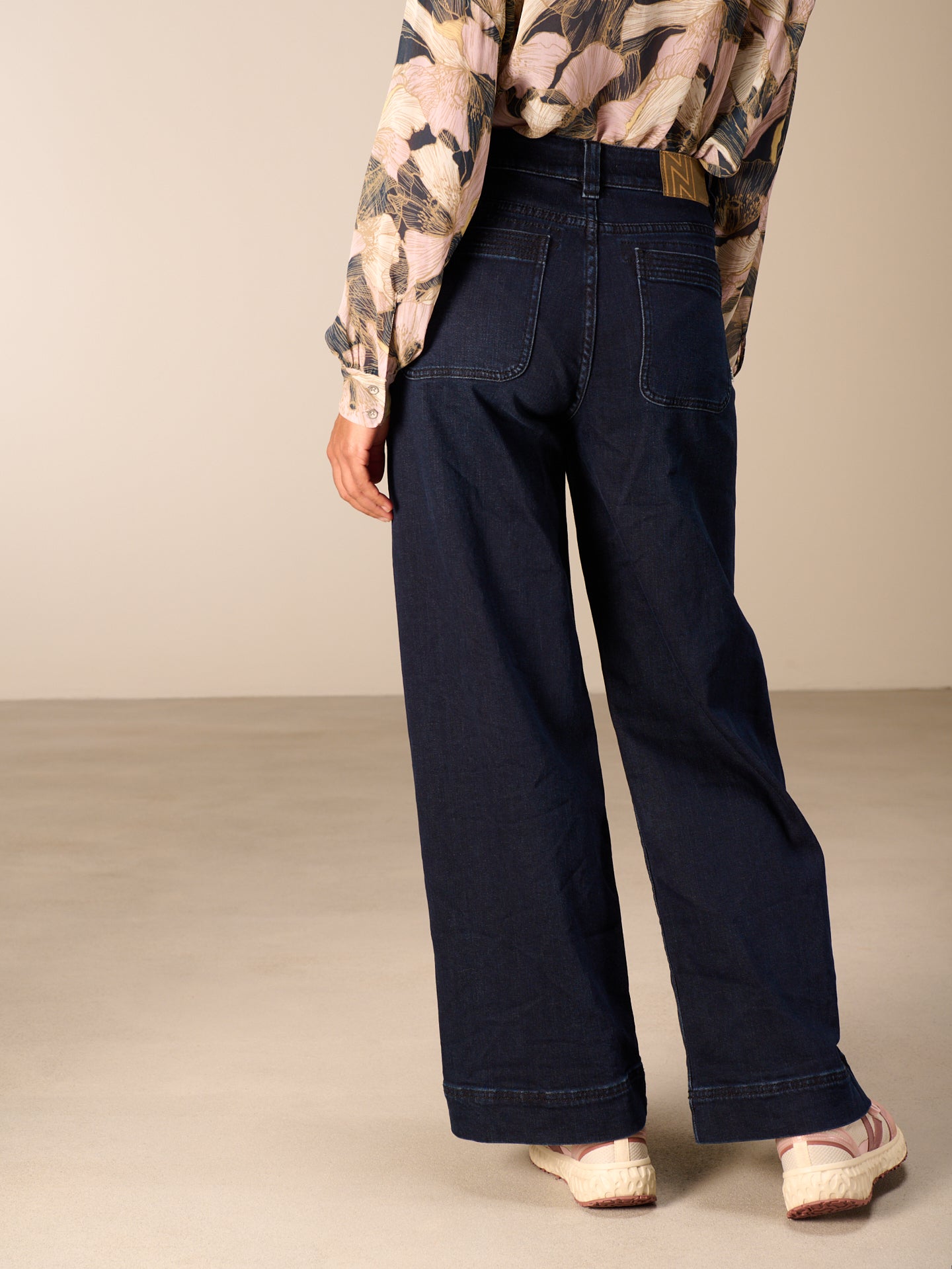 Wide-leg jeans