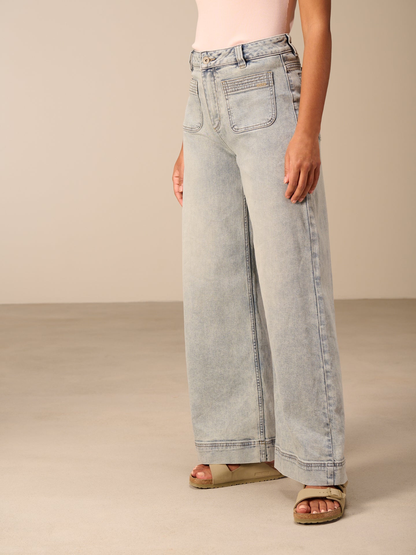 Wide-leg jeans