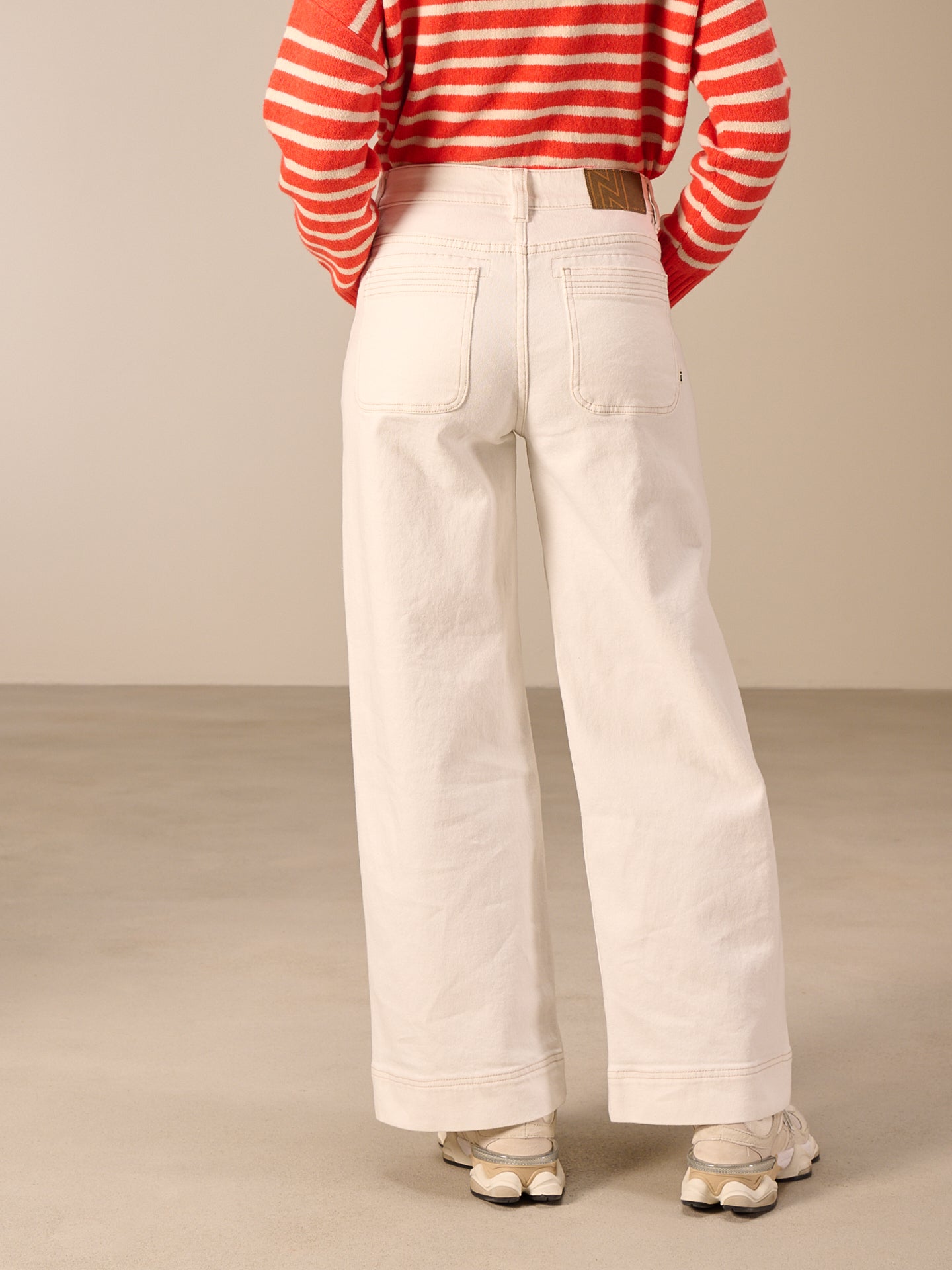 Wide-leg jeans