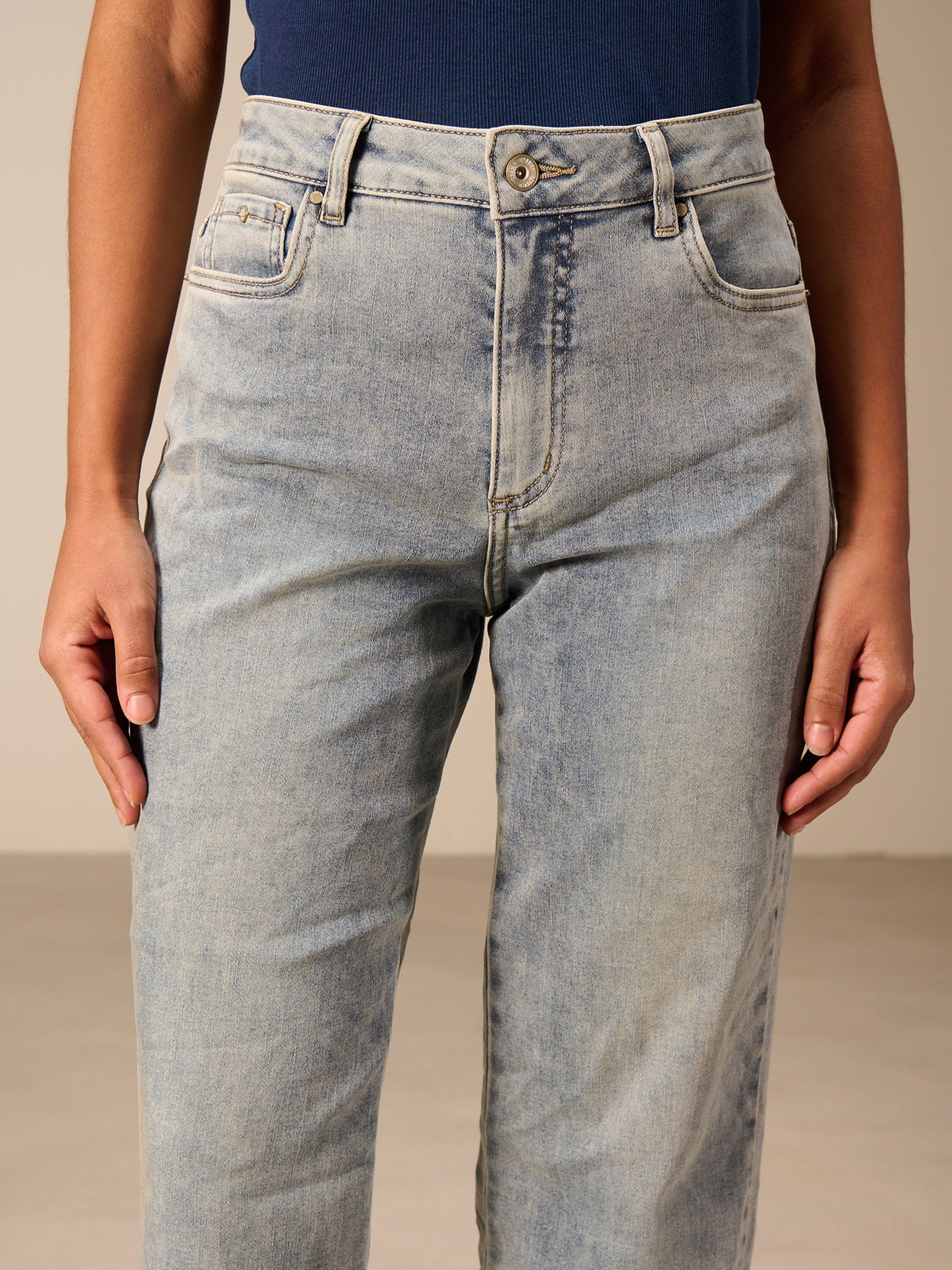 Straight-leg jeans