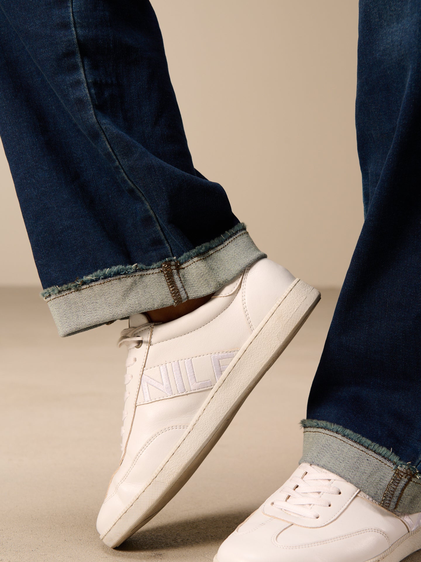Straight-leg jeans