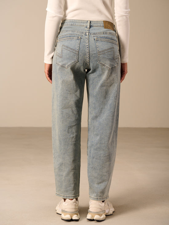 Barrel-leg jeans