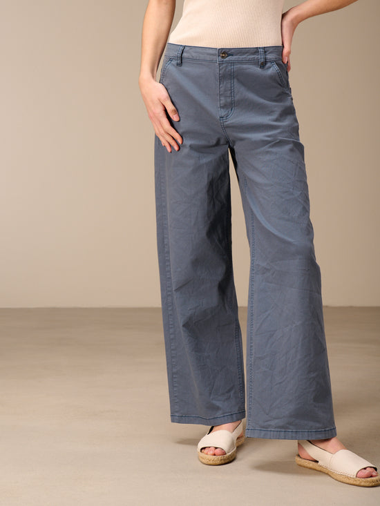 Wide-leg trousers