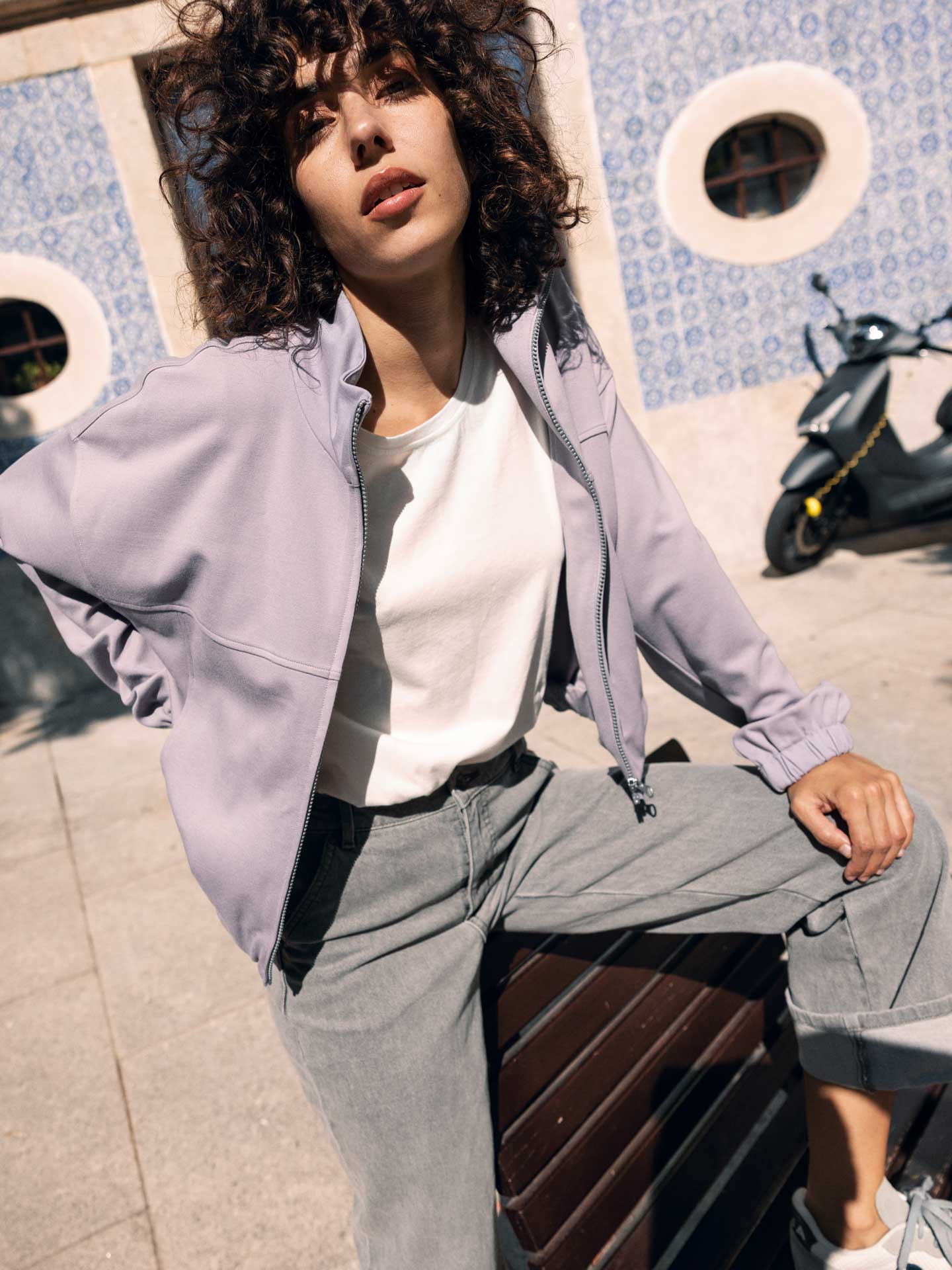 Sweatshirt jacket with zipper