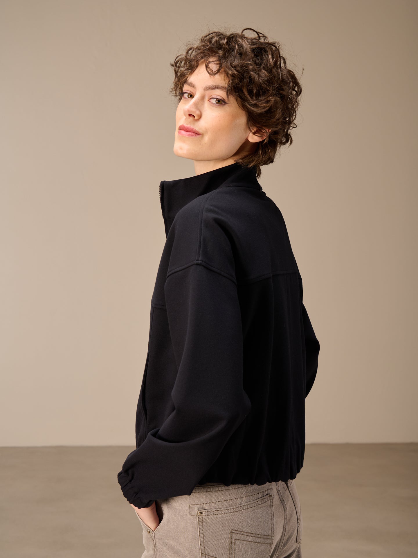 Sweatshirt jacket with zipper