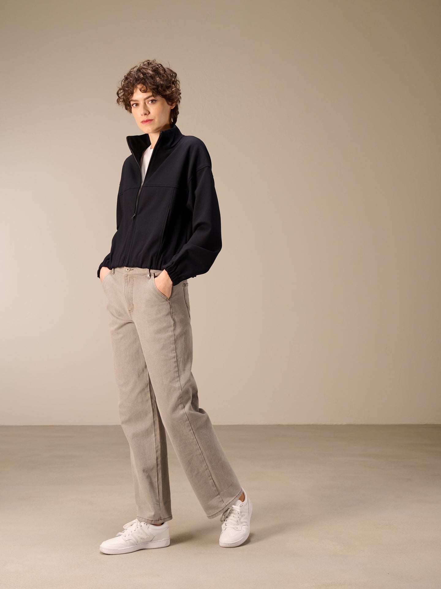 Sweatshirt jacket with zipper
