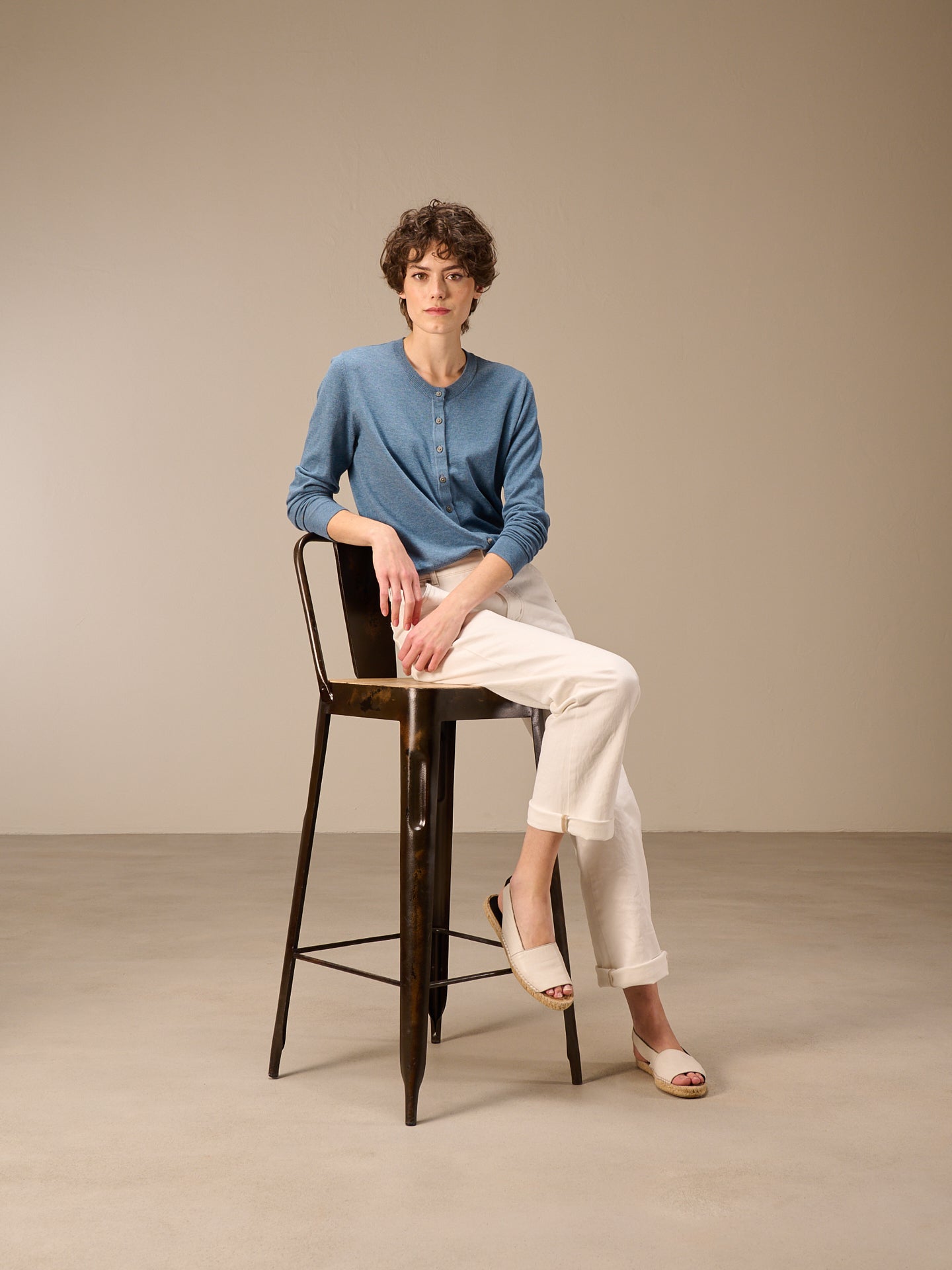 Round-neck cardigan