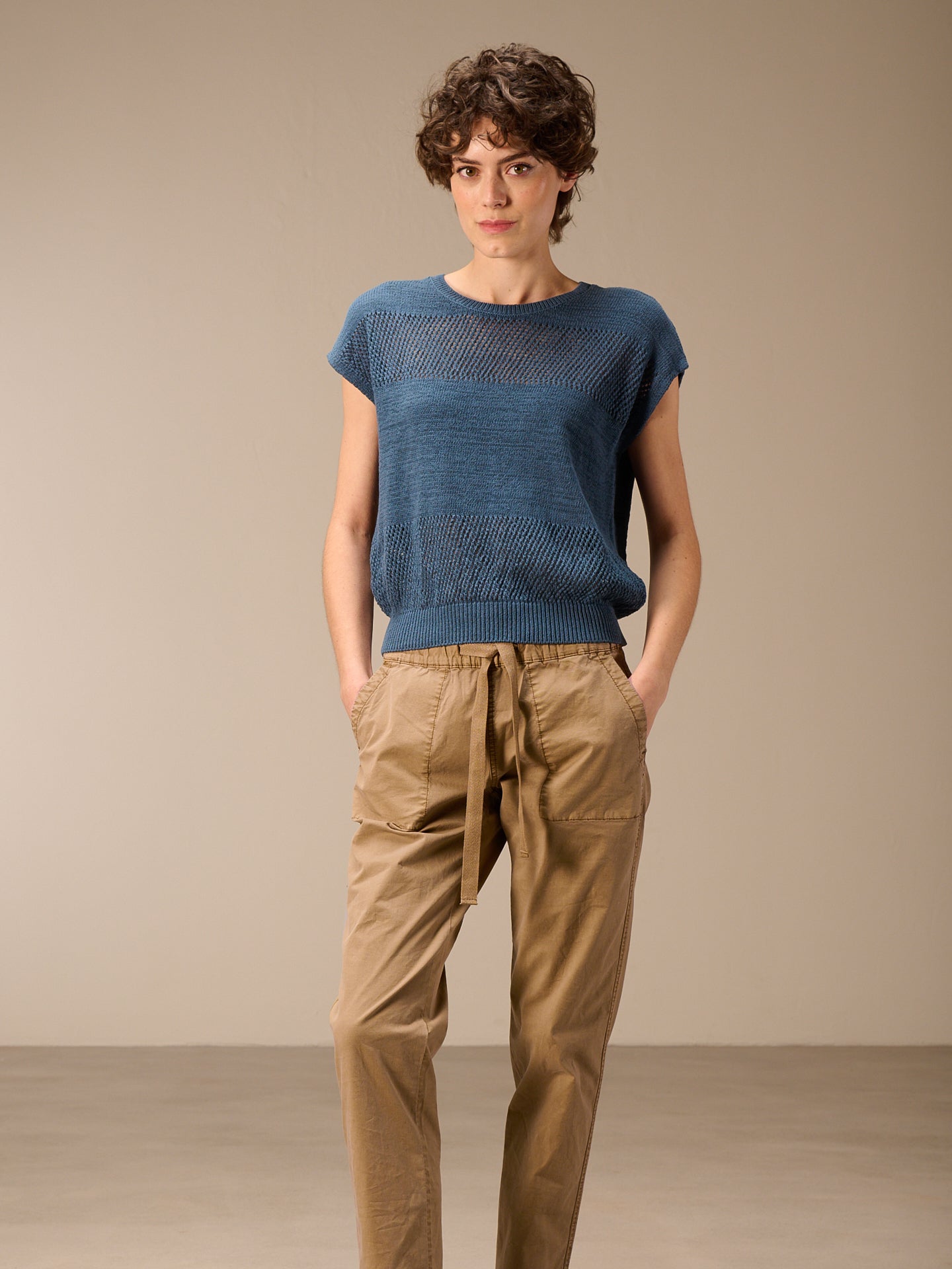 Round-neck sweater vest