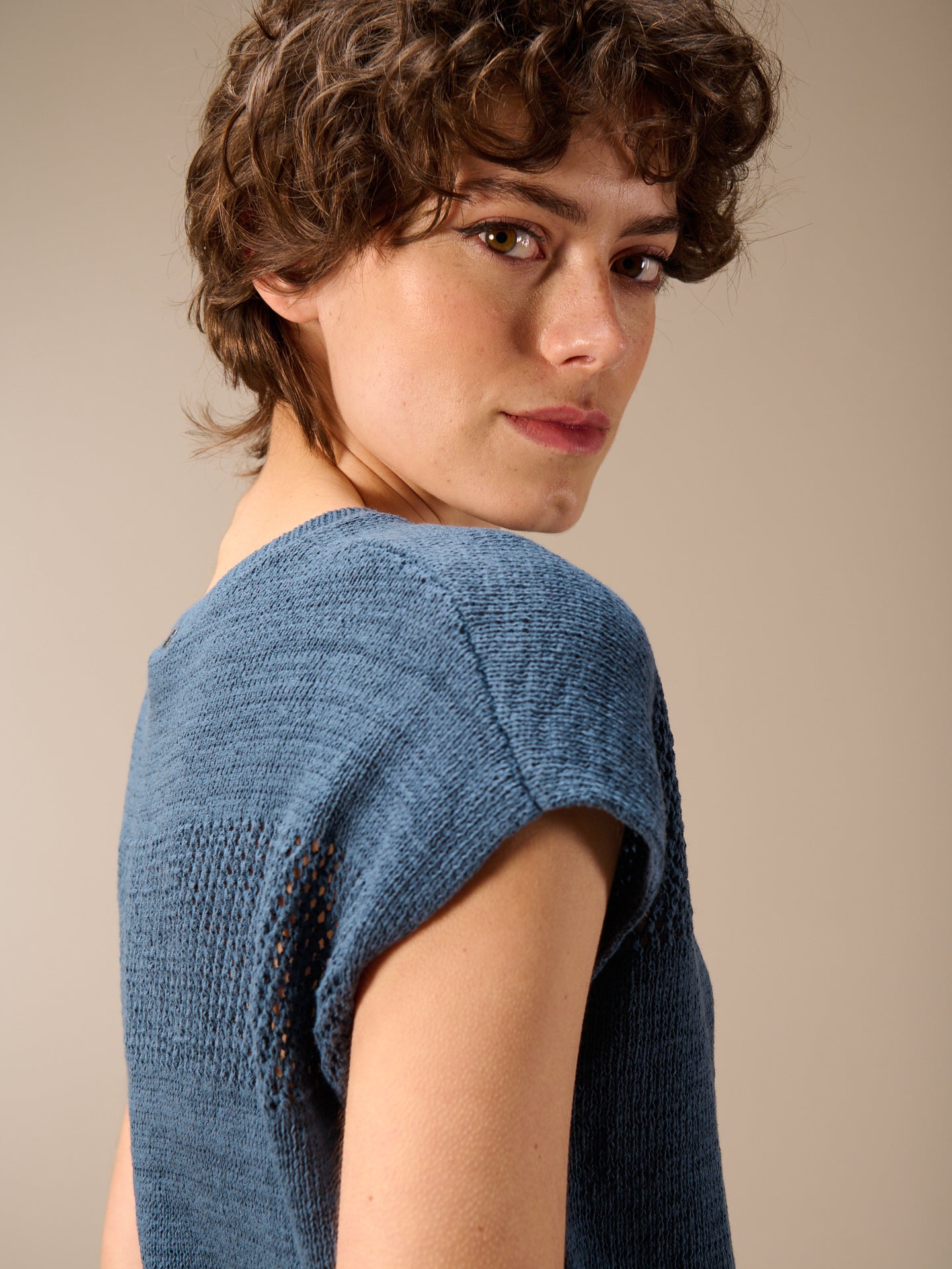 Round-neck sweater vest