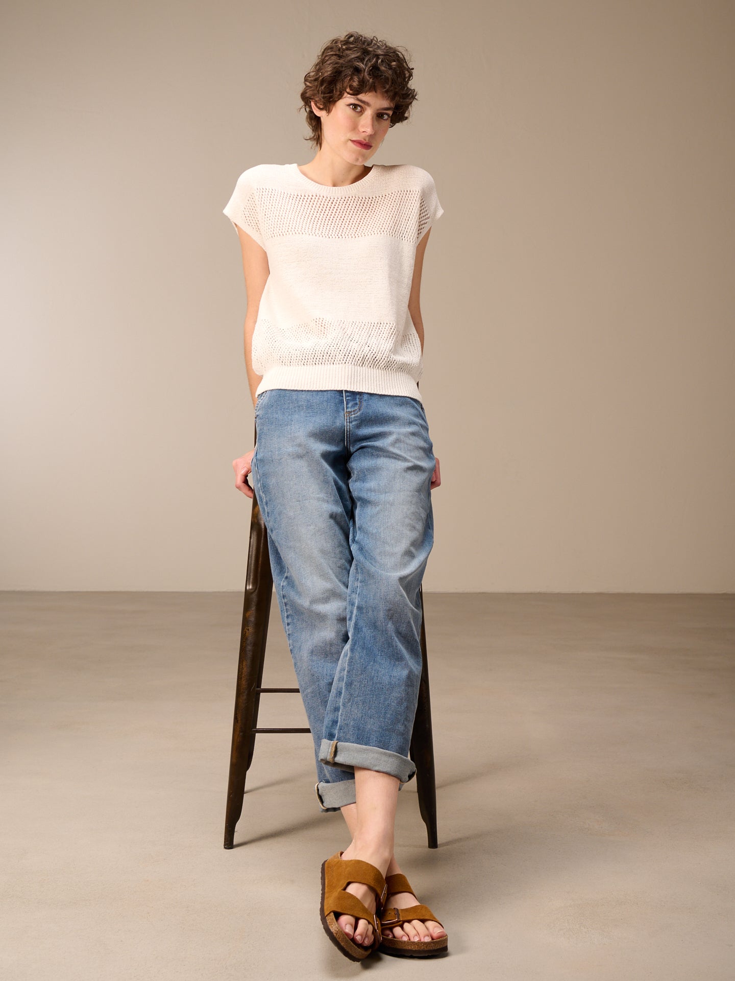 Round-neck sweater vest