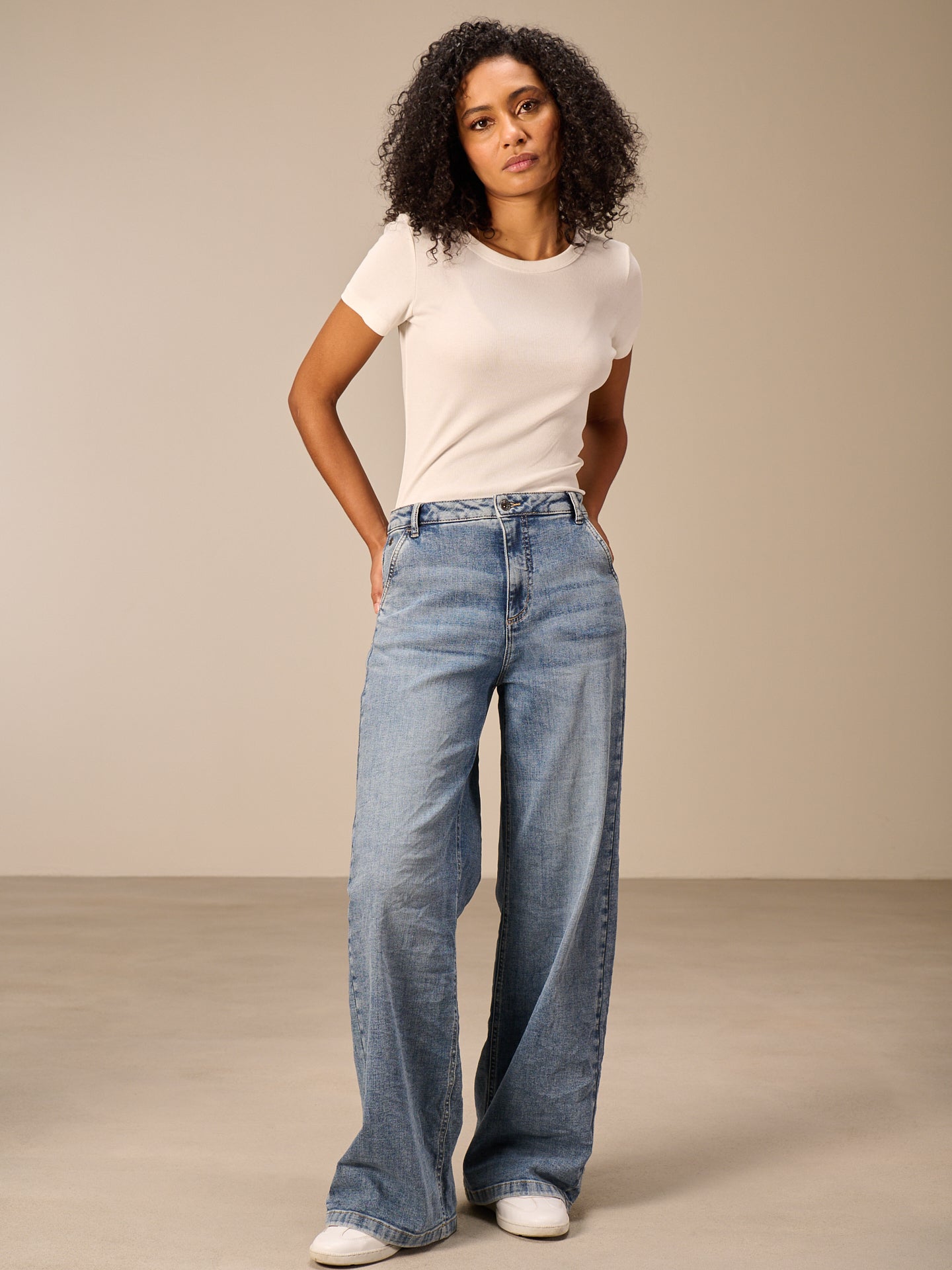 Wide-leg jeans