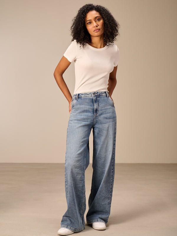 Wide-leg jeans