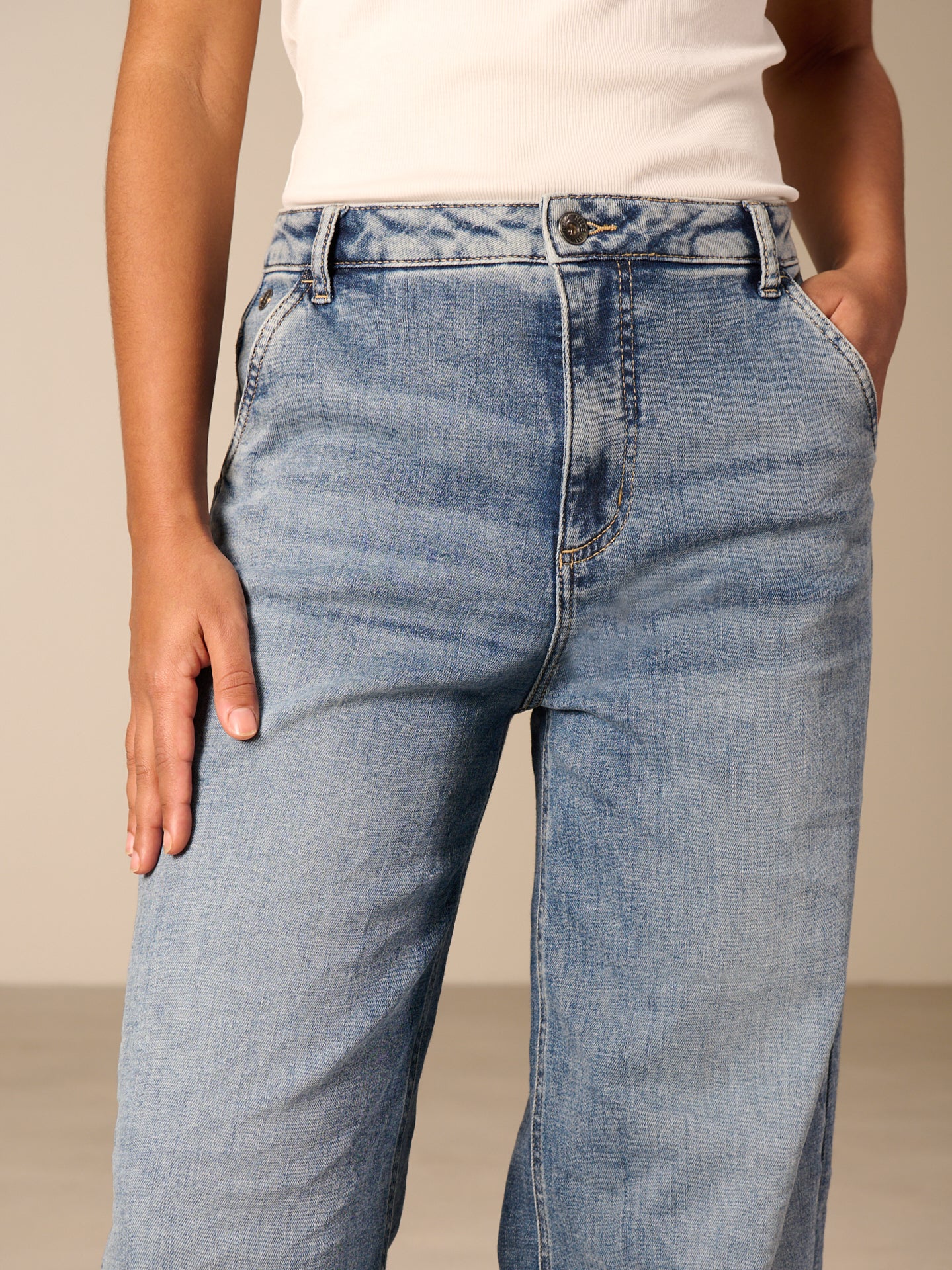 Wide-leg jeans