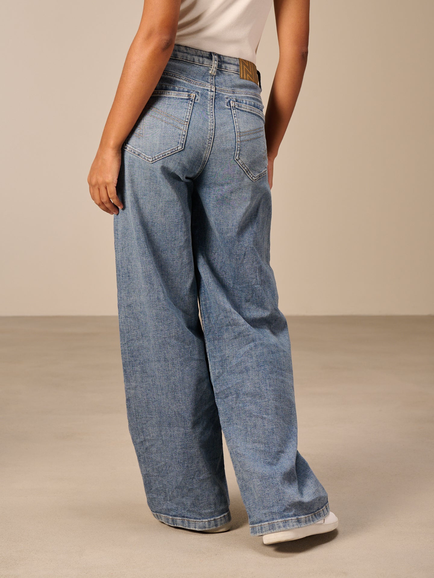Wide-leg jeans