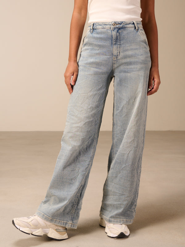 Wide-leg jeans