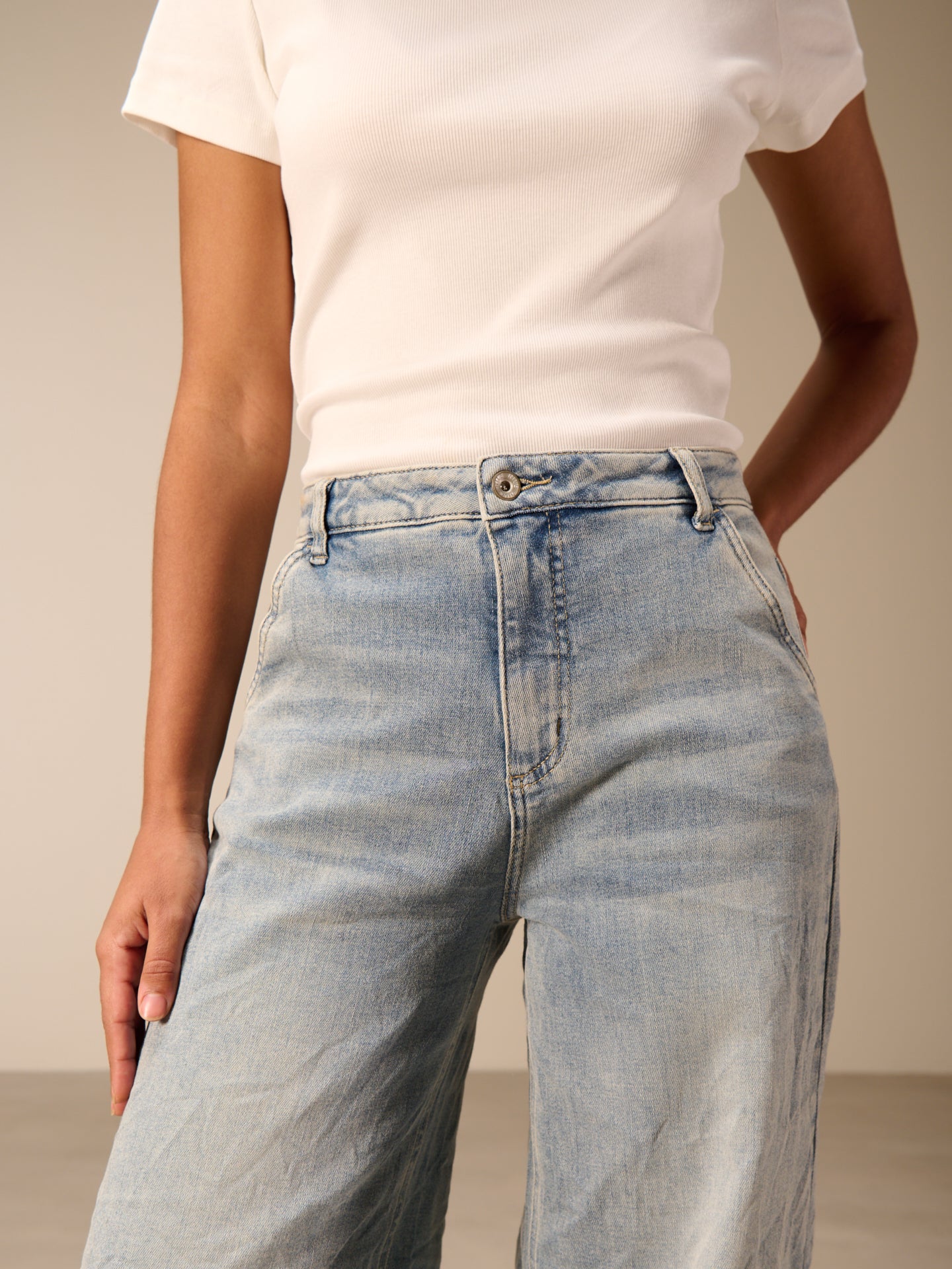 Wide-leg jeans