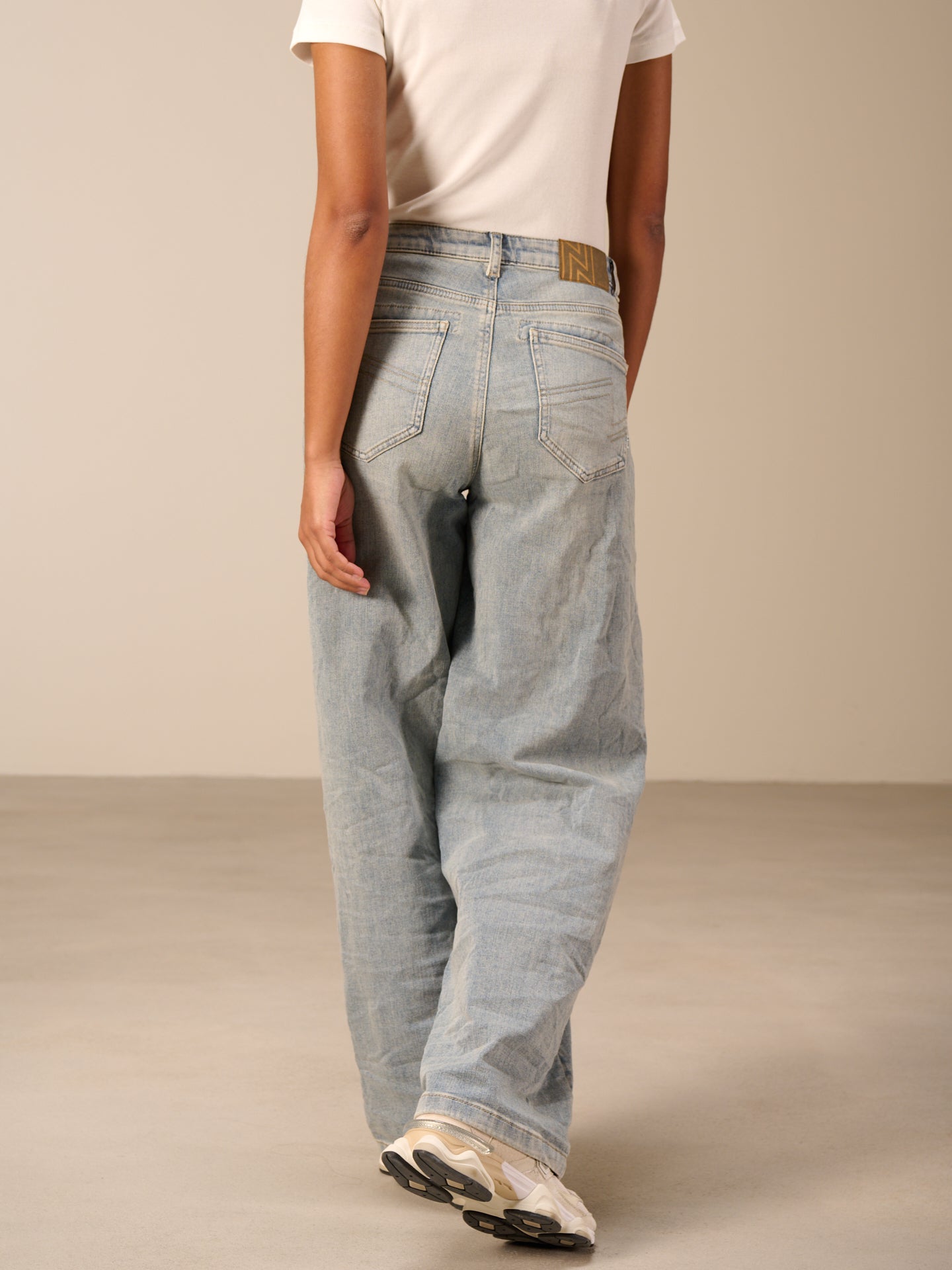 Wide-leg jeans
