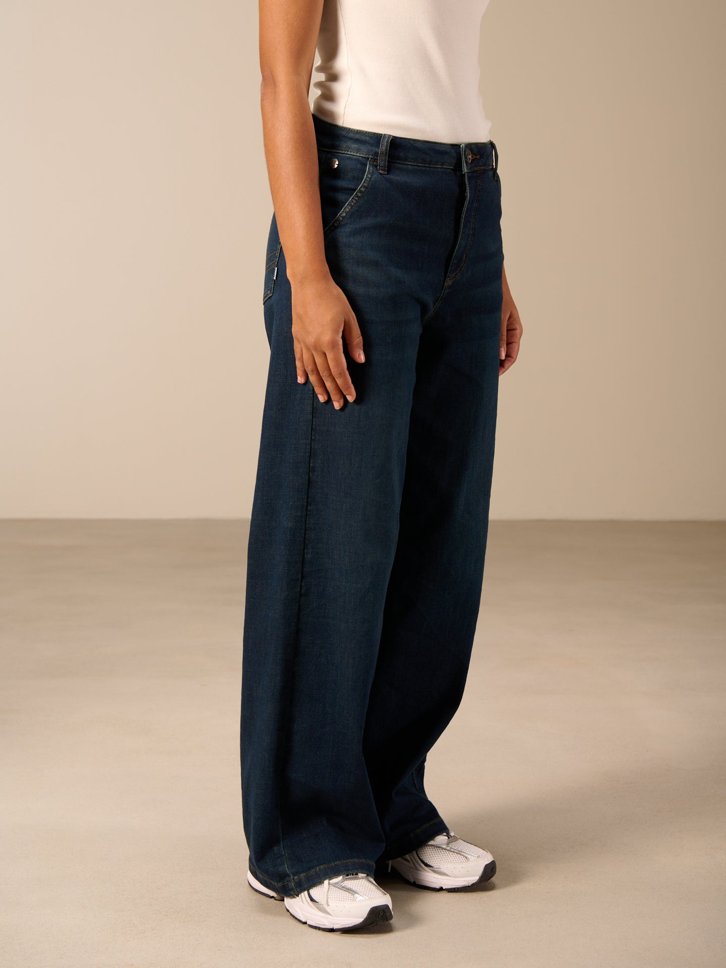 Wide-leg jeans