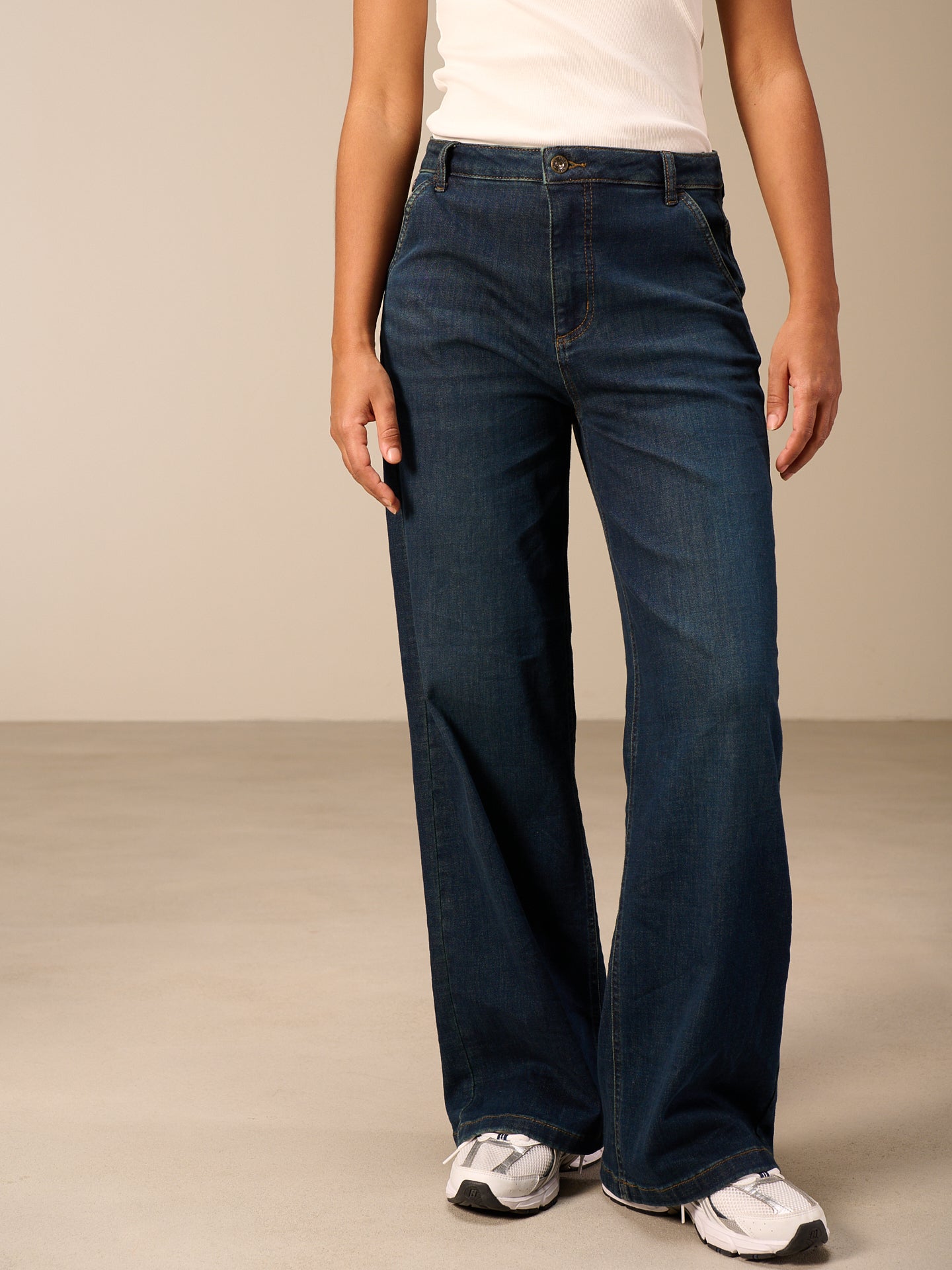 Wide-leg jeans