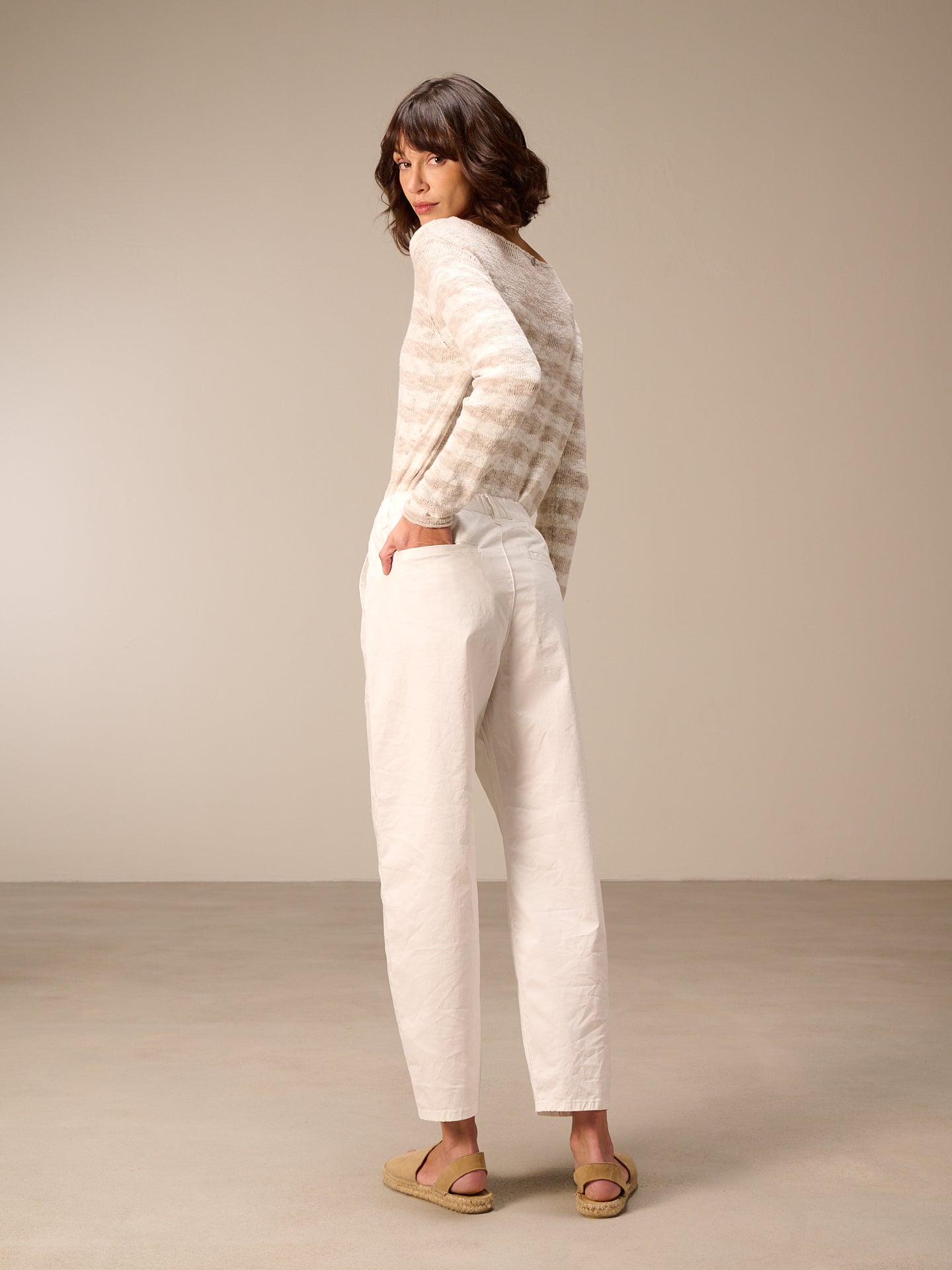 Barrel-leg trousers