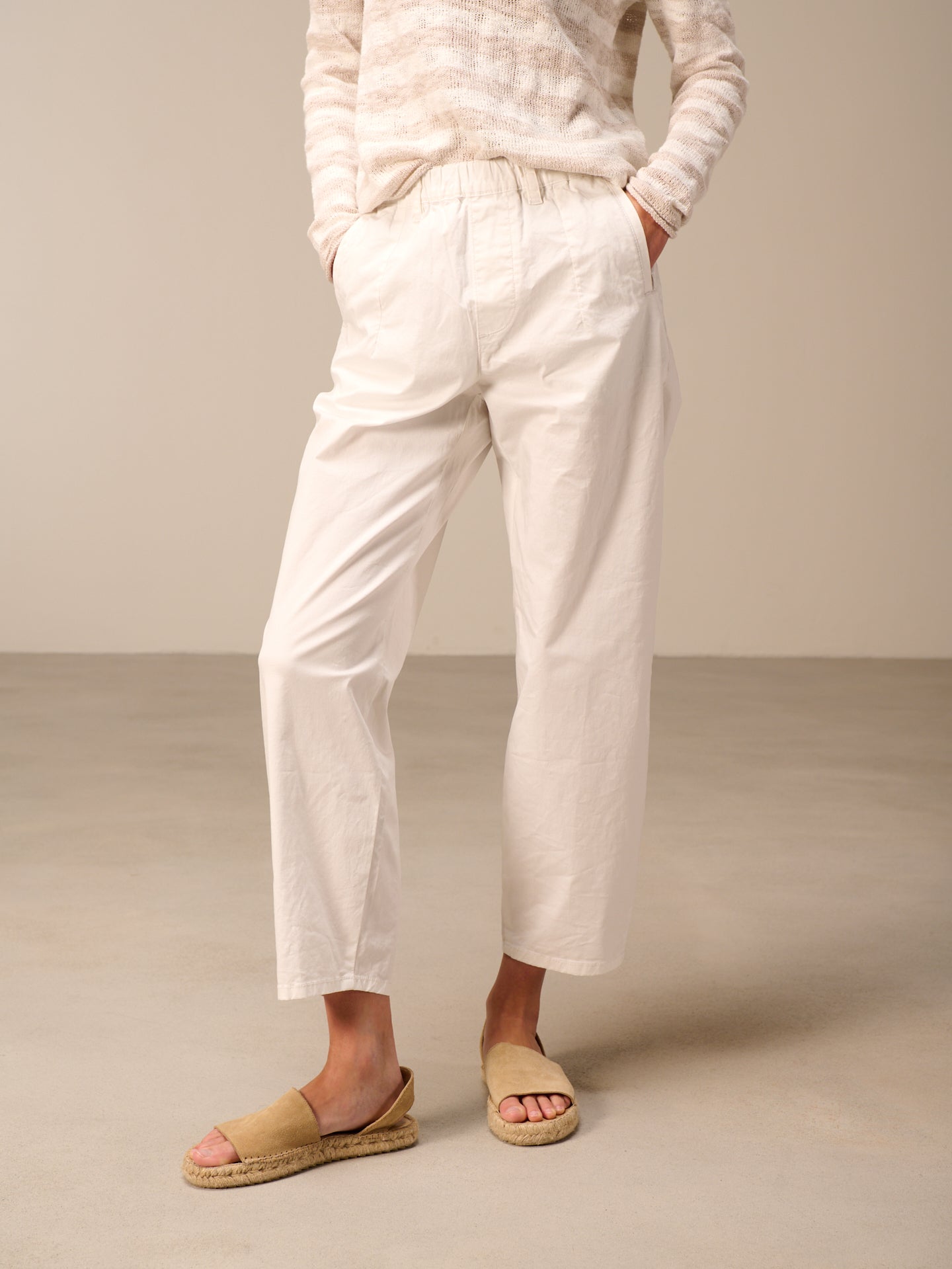 Barrel-leg trousers