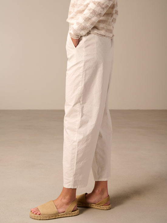 Barrel-leg trousers
