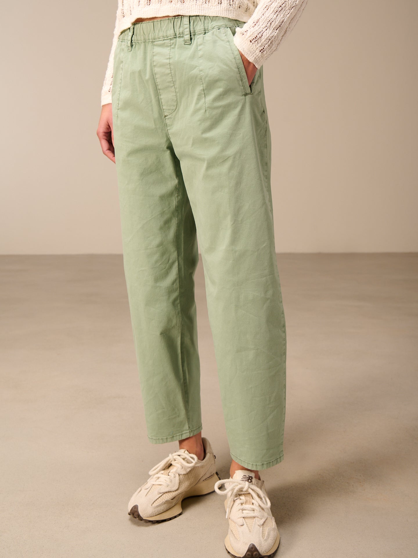 Barrel-leg trousers
