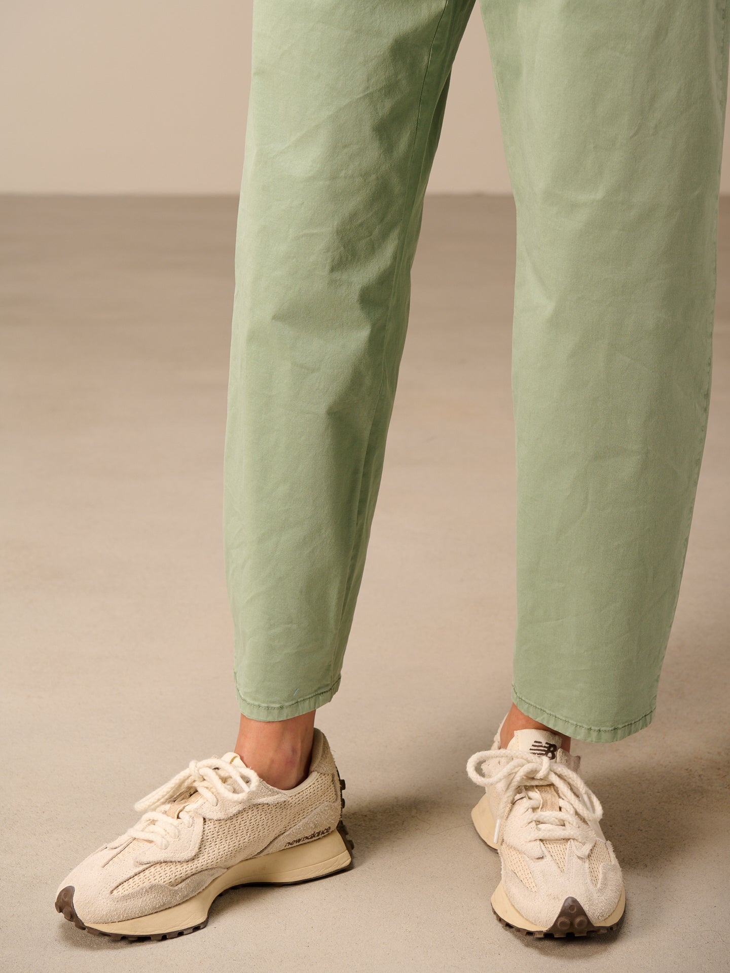 Barrel-leg trousers