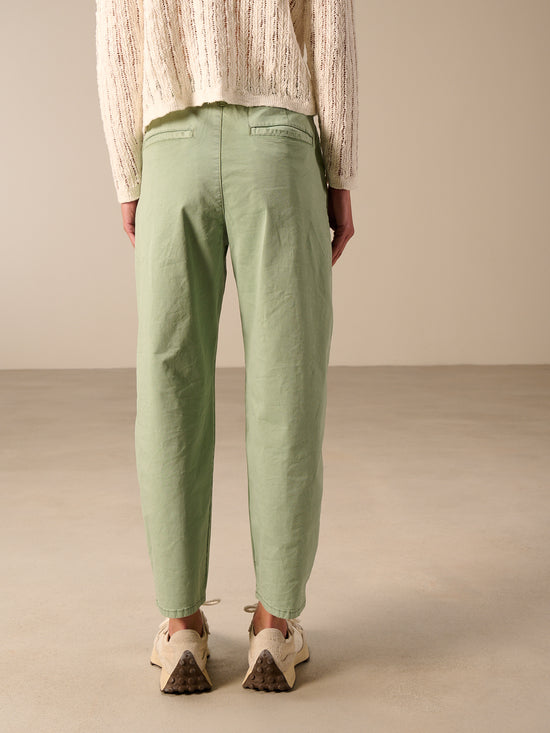 Barrel-leg trousers